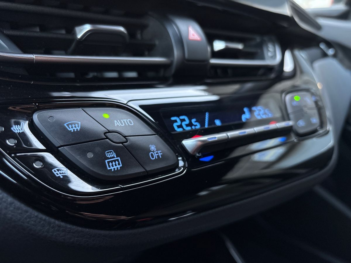 Billede af Toyota C-HR 1,8 Hybrid C-LUB Premium Selected Multidrive S 122HK 5d Aut.