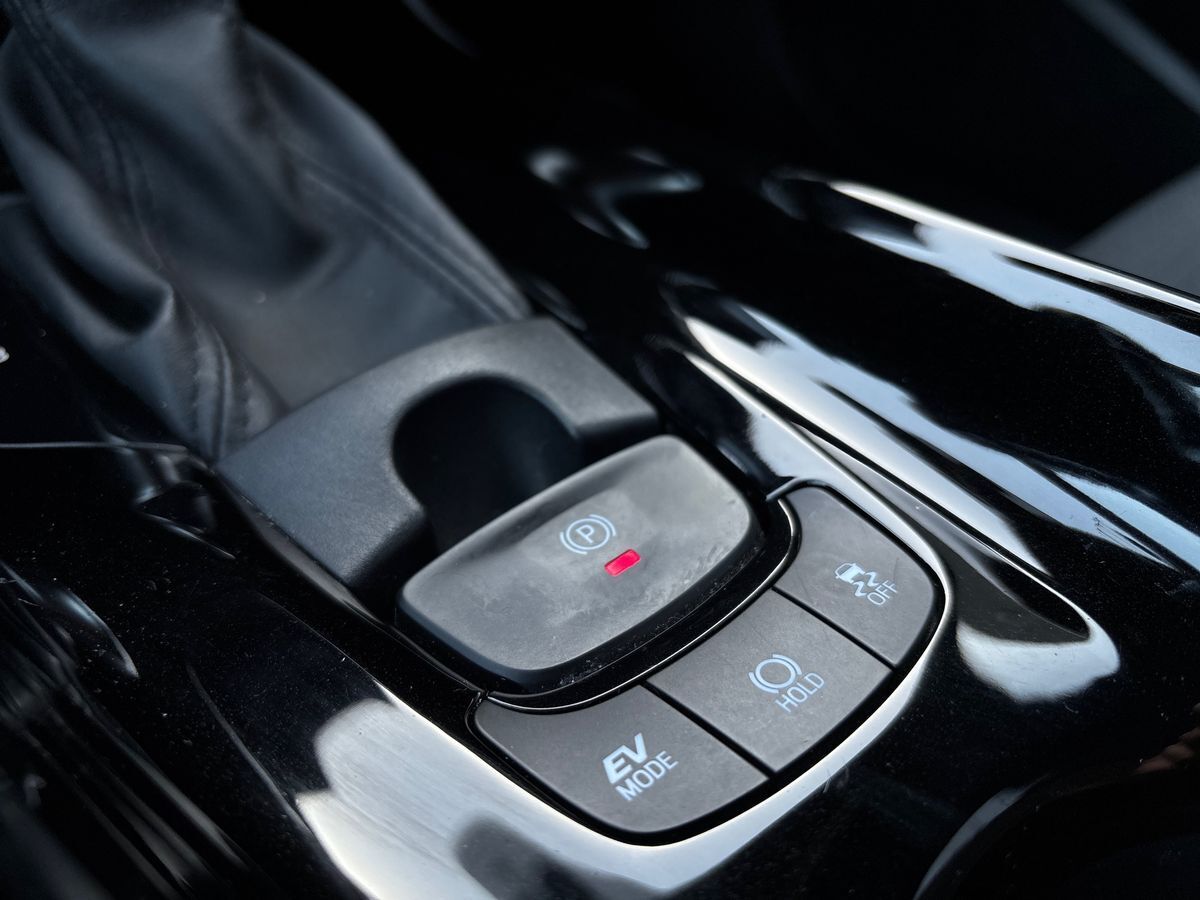 Billede af Toyota C-HR 1,8 Hybrid C-LUB Premium Selected Multidrive S 122HK 5d Aut.