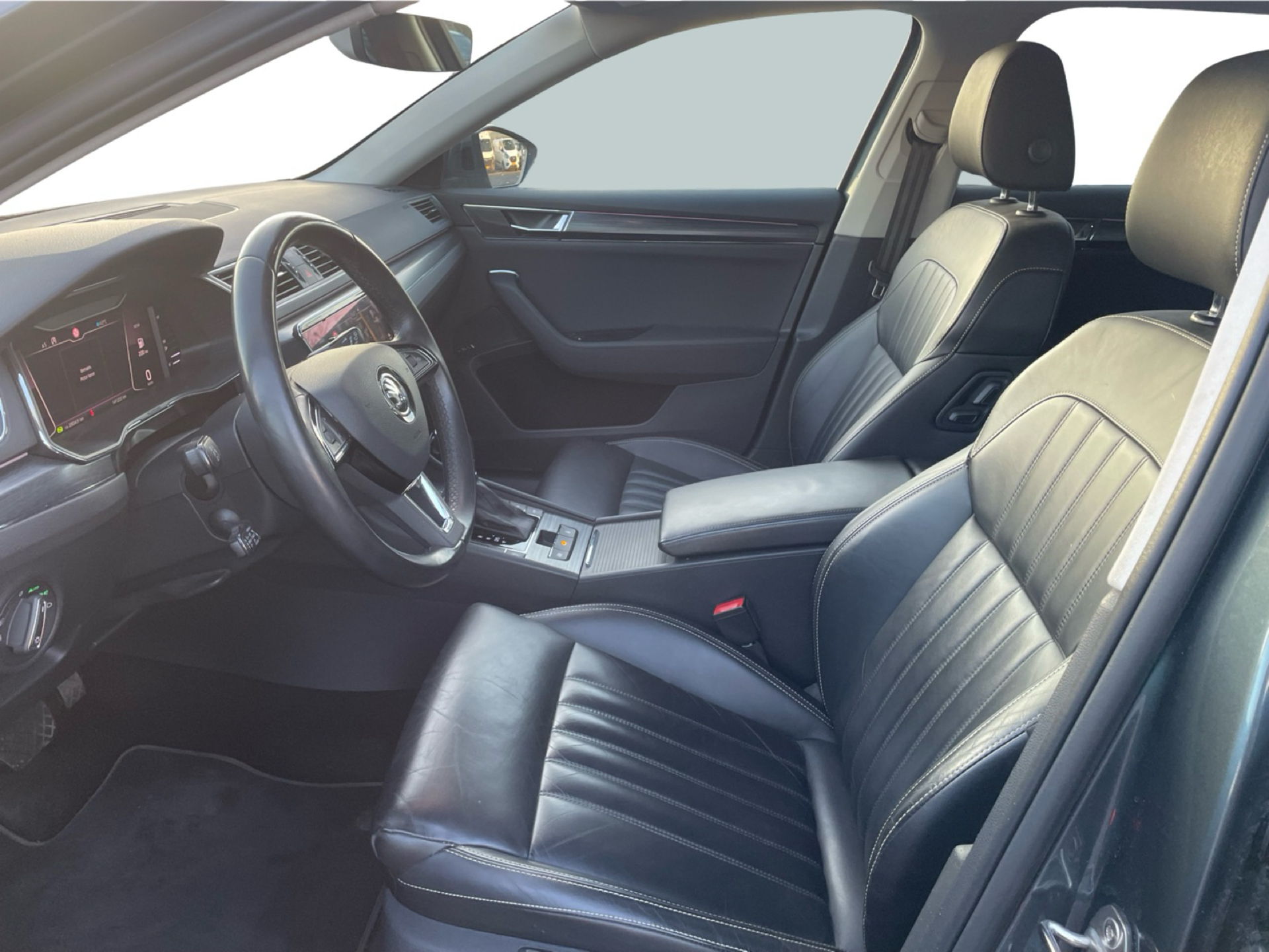 Billede af Skoda Superb Combi 1,5 TSI ACT Business Executive DSG 150HK Stc 7g Aut.