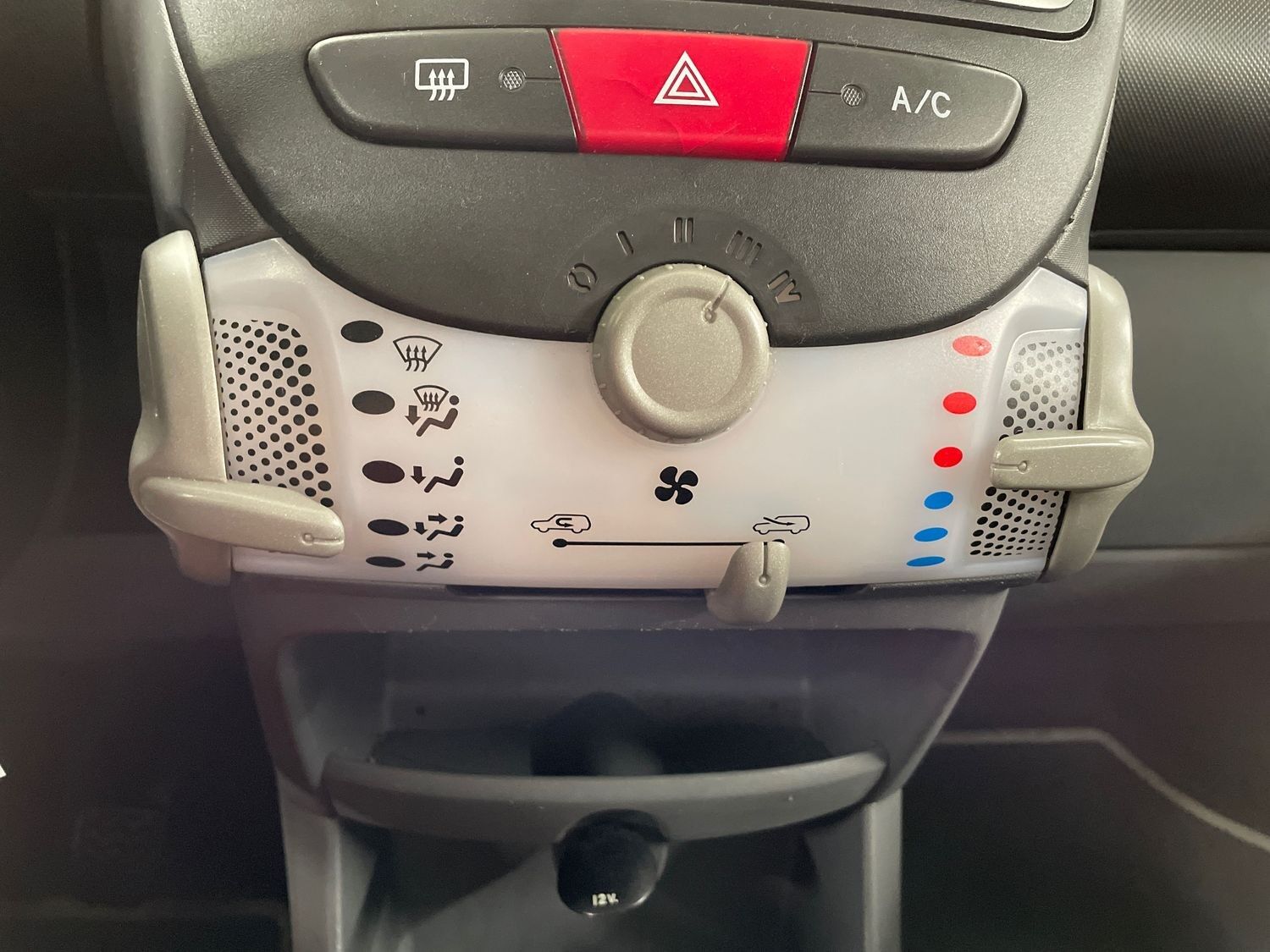 Billede af Toyota Aygo Plus 1,0 VVT-I Air VSC 68HK 5d