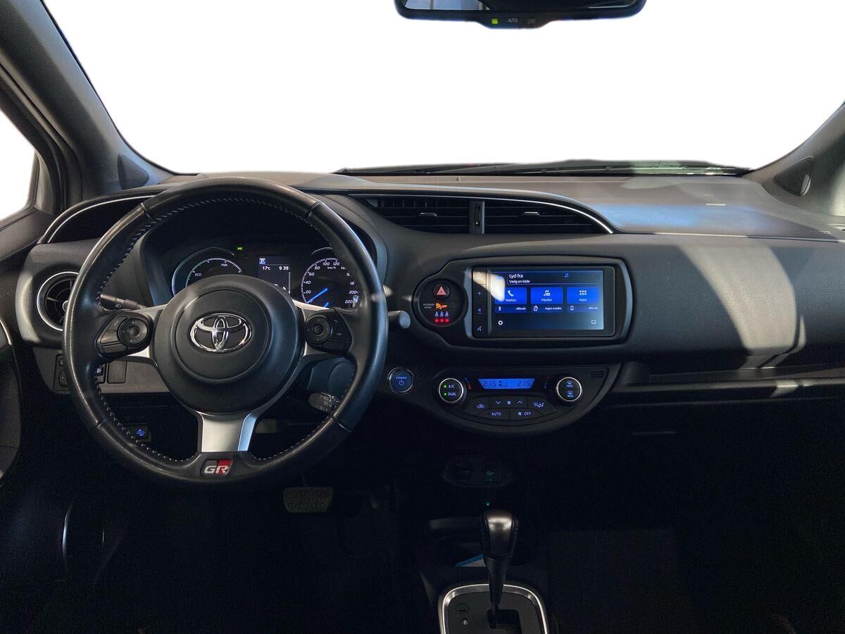 Billede af Toyota Yaris 1,5 Hybrid H3 GR Sport E-CVT 100HK 5d Trinl. Gear