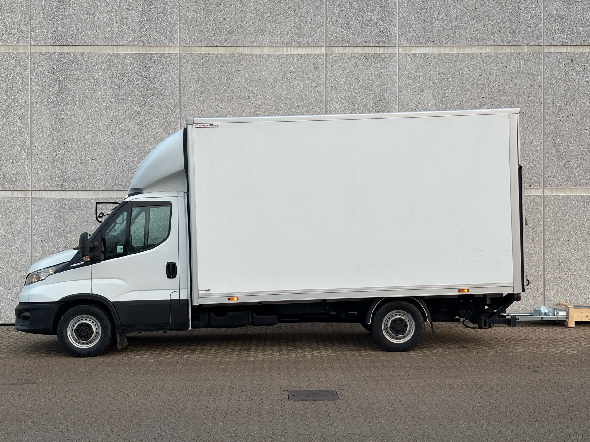 Billede af Iveco Daily 35S18 4100mm 3,0 D 180HK Ladv./Chas. 8g Aut.