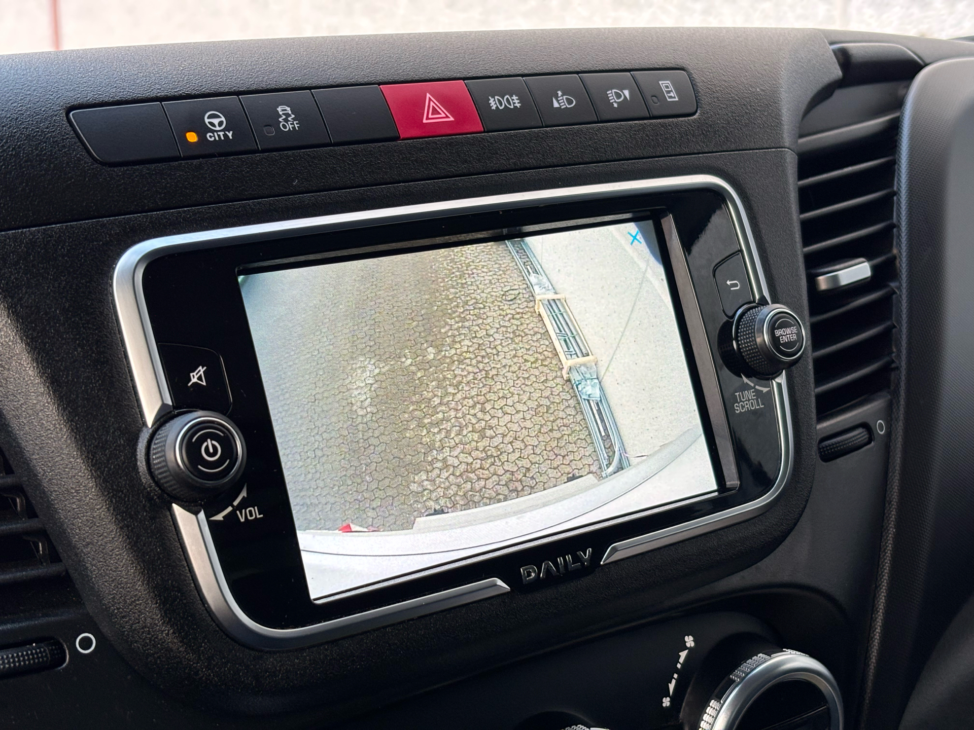 Billede af Iveco Daily 35S18 4100mm 3,0 D 180HK Ladv./Chas. 8g Aut.