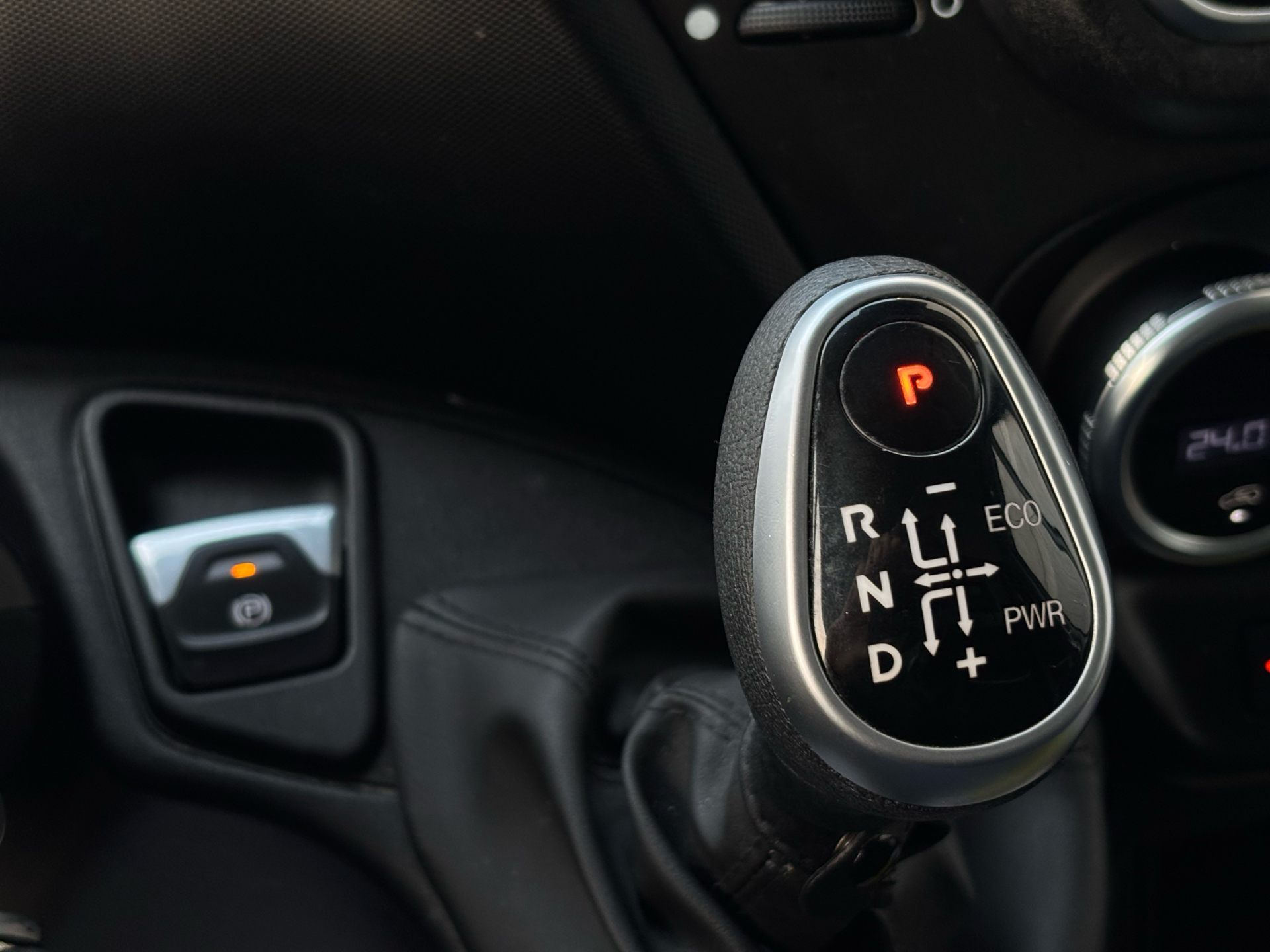 Billede af Iveco Daily 35S18 4100mm 3,0 D 180HK Ladv./Chas. 8g Aut.