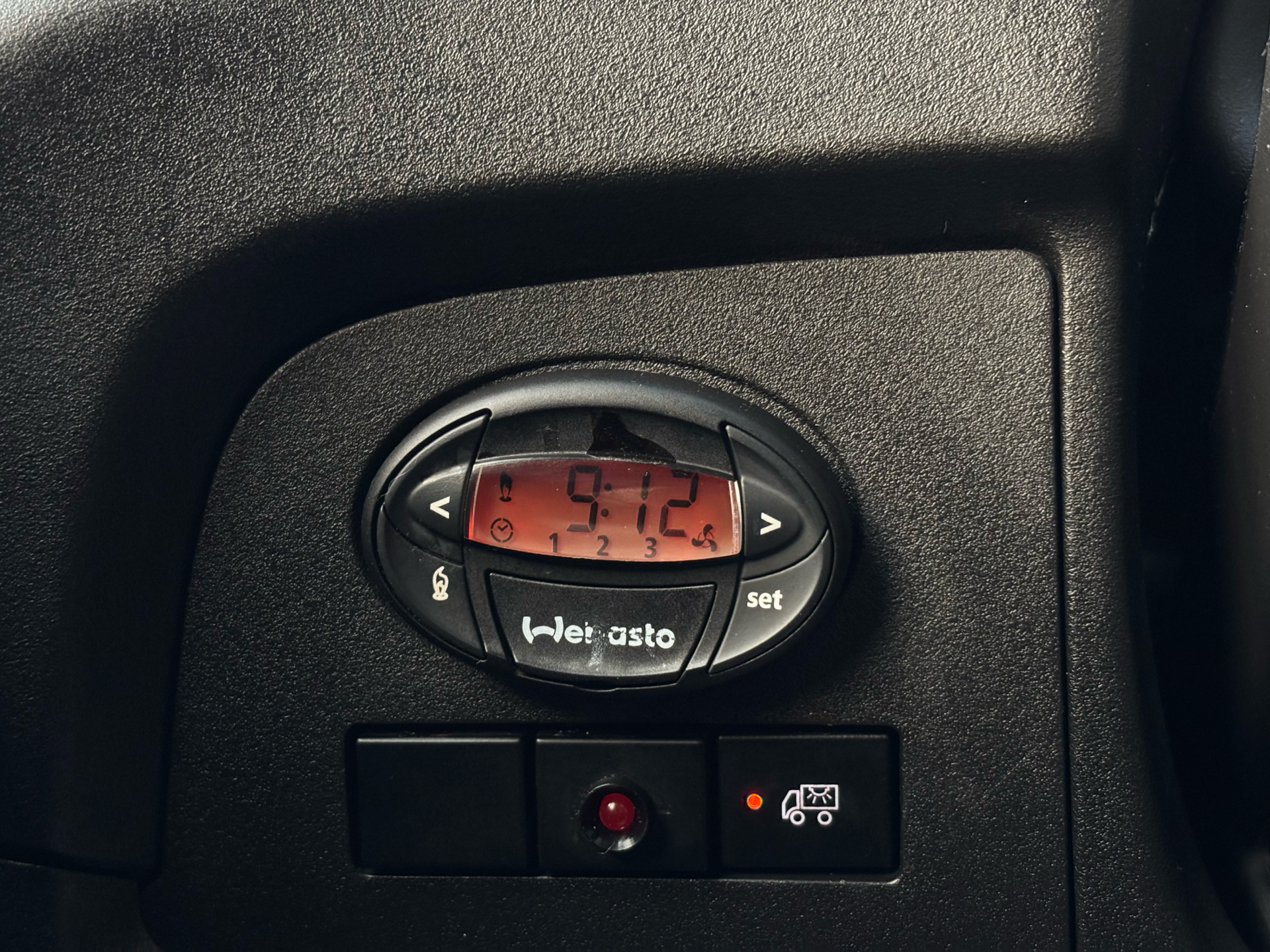 Billede af Iveco Daily 35S18 4100mm 3,0 D 180HK Ladv./Chas. 8g Aut.