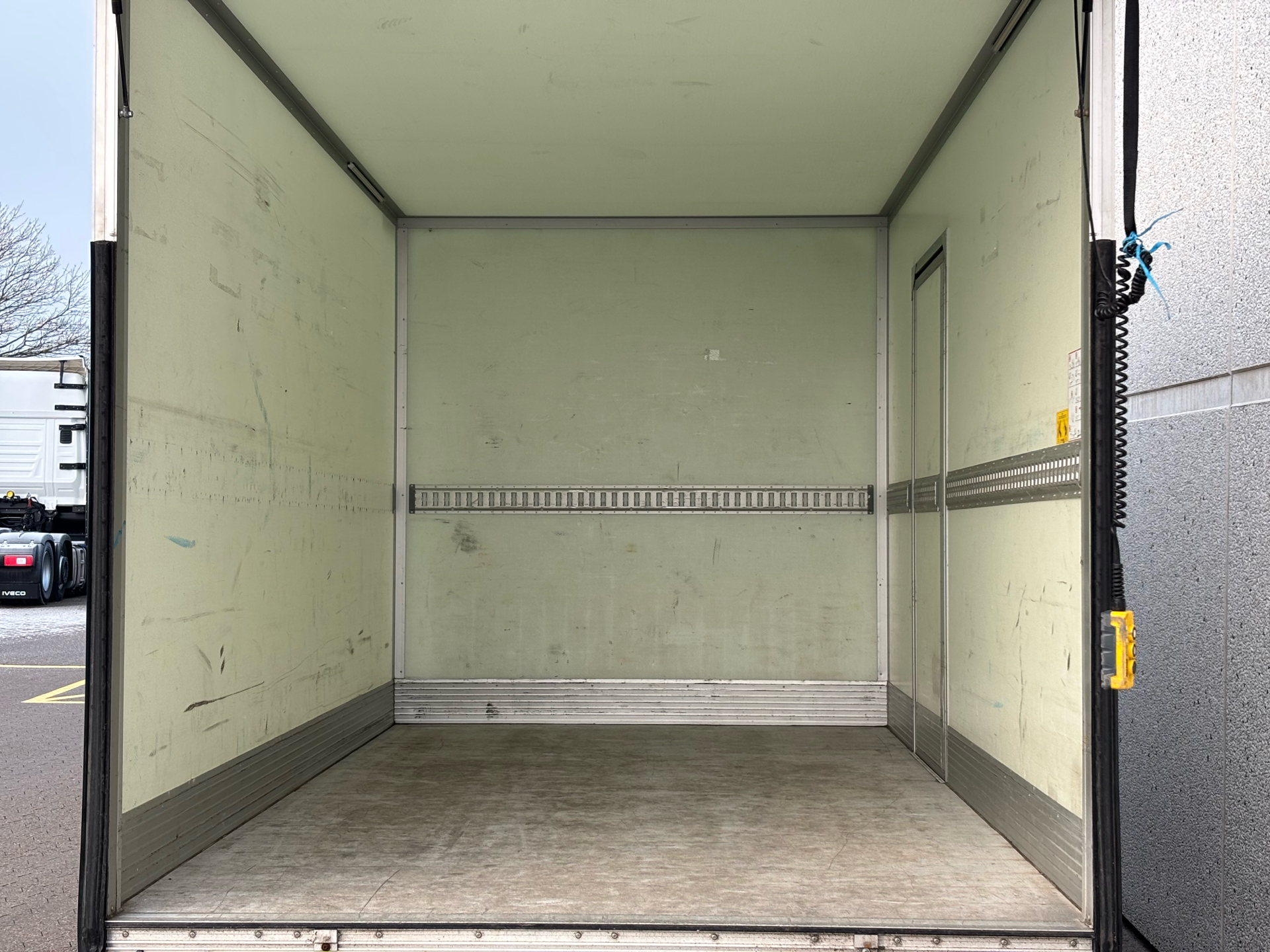 Billede af Iveco Daily 35S18 4100mm 3,0 D 180HK Ladv./Chas. 8g Aut.