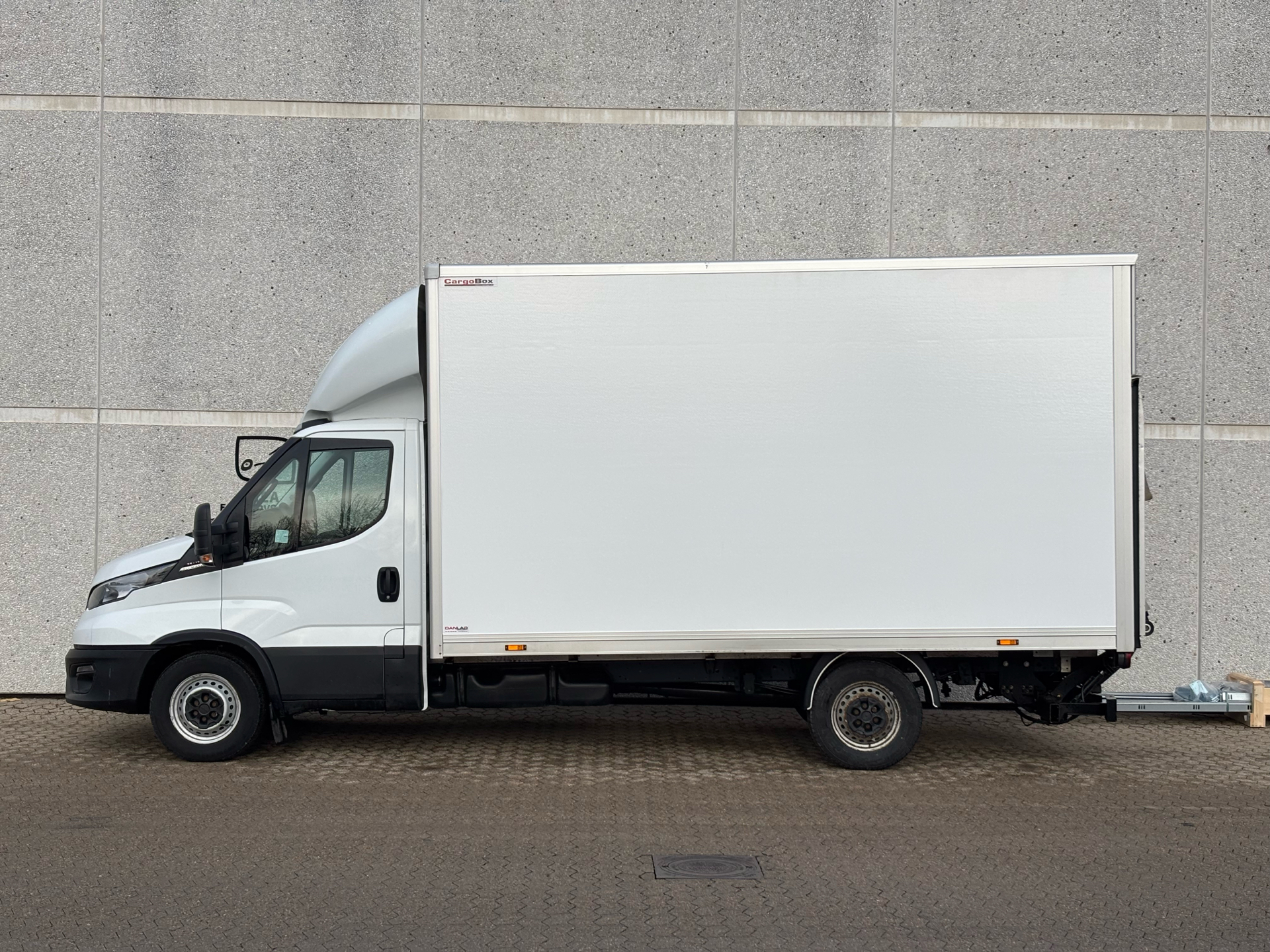 Billede af Iveco Daily 35S18 4100mm 3,0 D 180HK Ladv./Chas. 8g Aut.