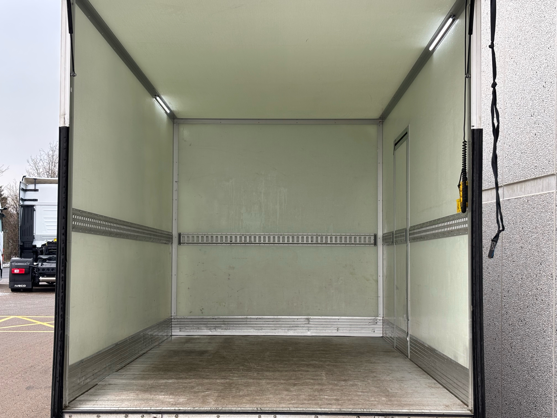 Billede af Iveco Daily 35S18 4100mm 3,0 D 180HK Ladv./Chas. 8g Aut.