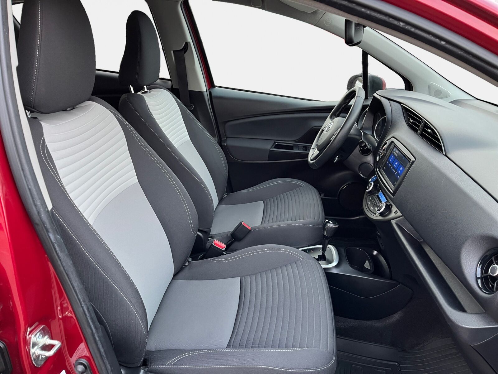 Billede af Toyota Yaris 1,5 Hybrid H2 Limited E-CVT 100HK 5d Trinl. Gear