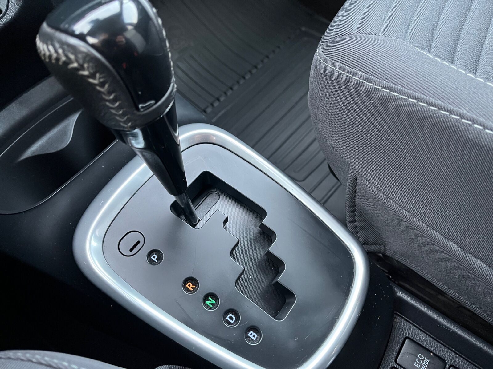 Billede af Toyota Yaris 1,5 Hybrid H2 Limited E-CVT 100HK 5d Trinl. Gear