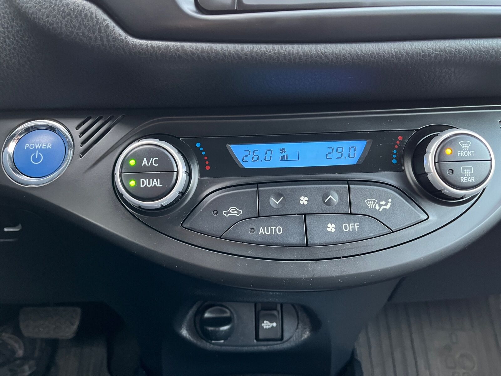 Billede af Toyota Yaris 1,5 Hybrid H2 Limited E-CVT 100HK 5d Trinl. Gear