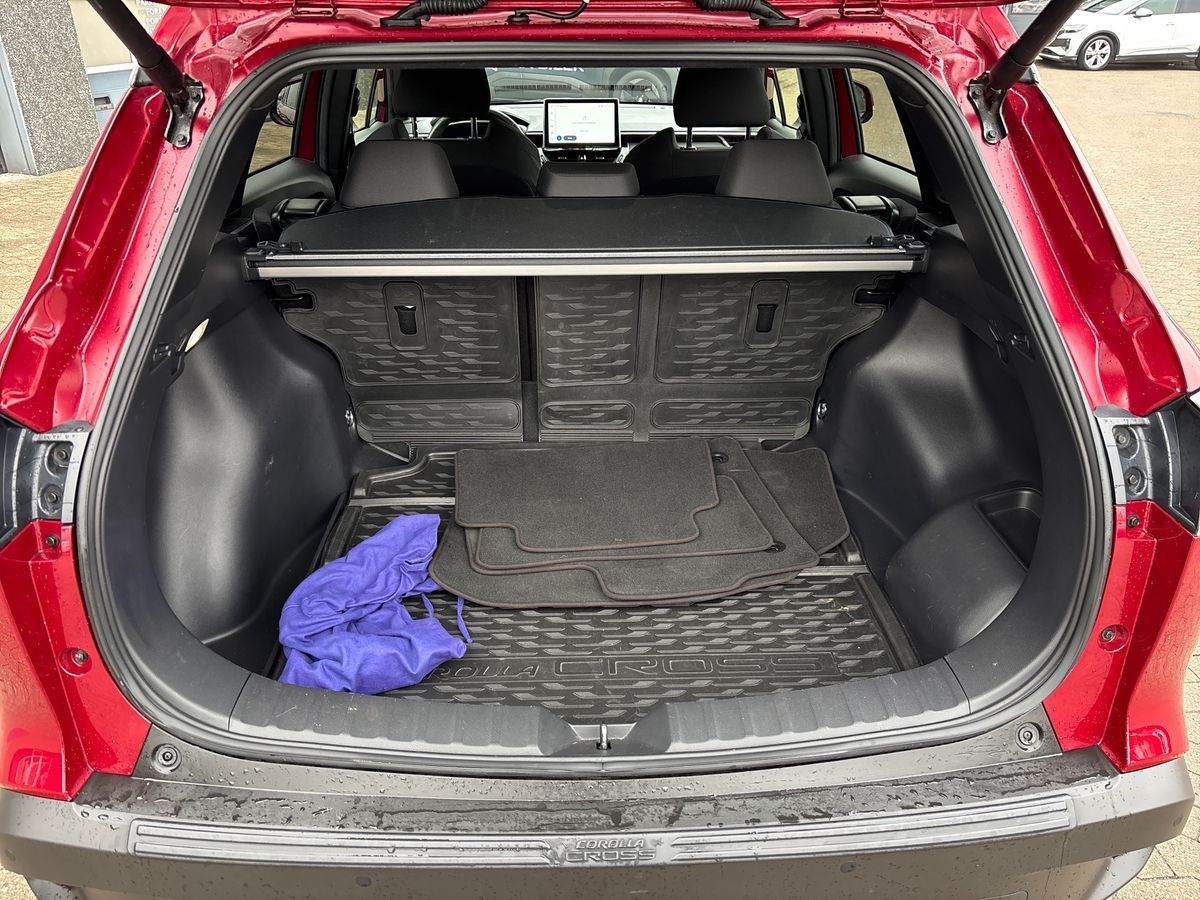 Billede af Toyota Corolla Cross 2,0 Hybrid Style Comfort E-CVT 197HK 5d Aut.