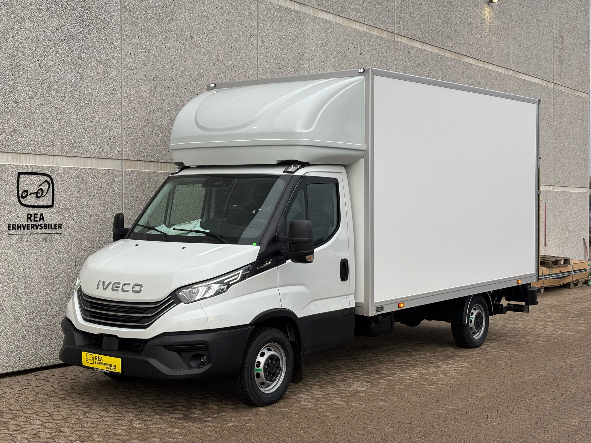 Billede af Iveco Daily 35S18 4100mm 3,0 D 180HK Ladv./Chas. 8g Aut.