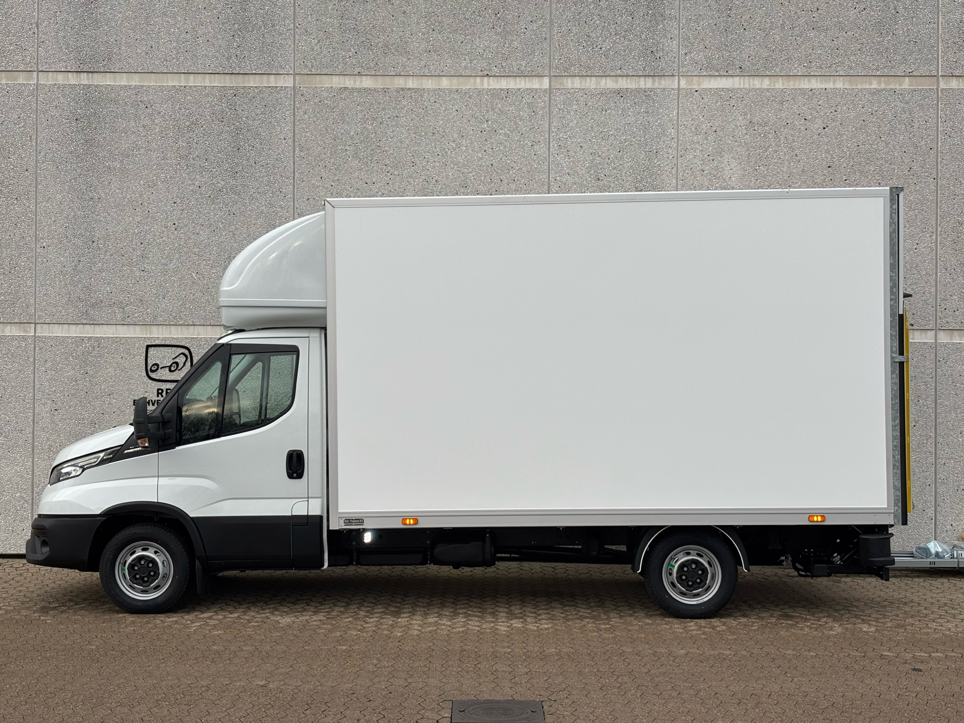 Billede af Iveco Daily 35S18 4100mm 3,0 D 180HK Ladv./Chas. 8g Aut.