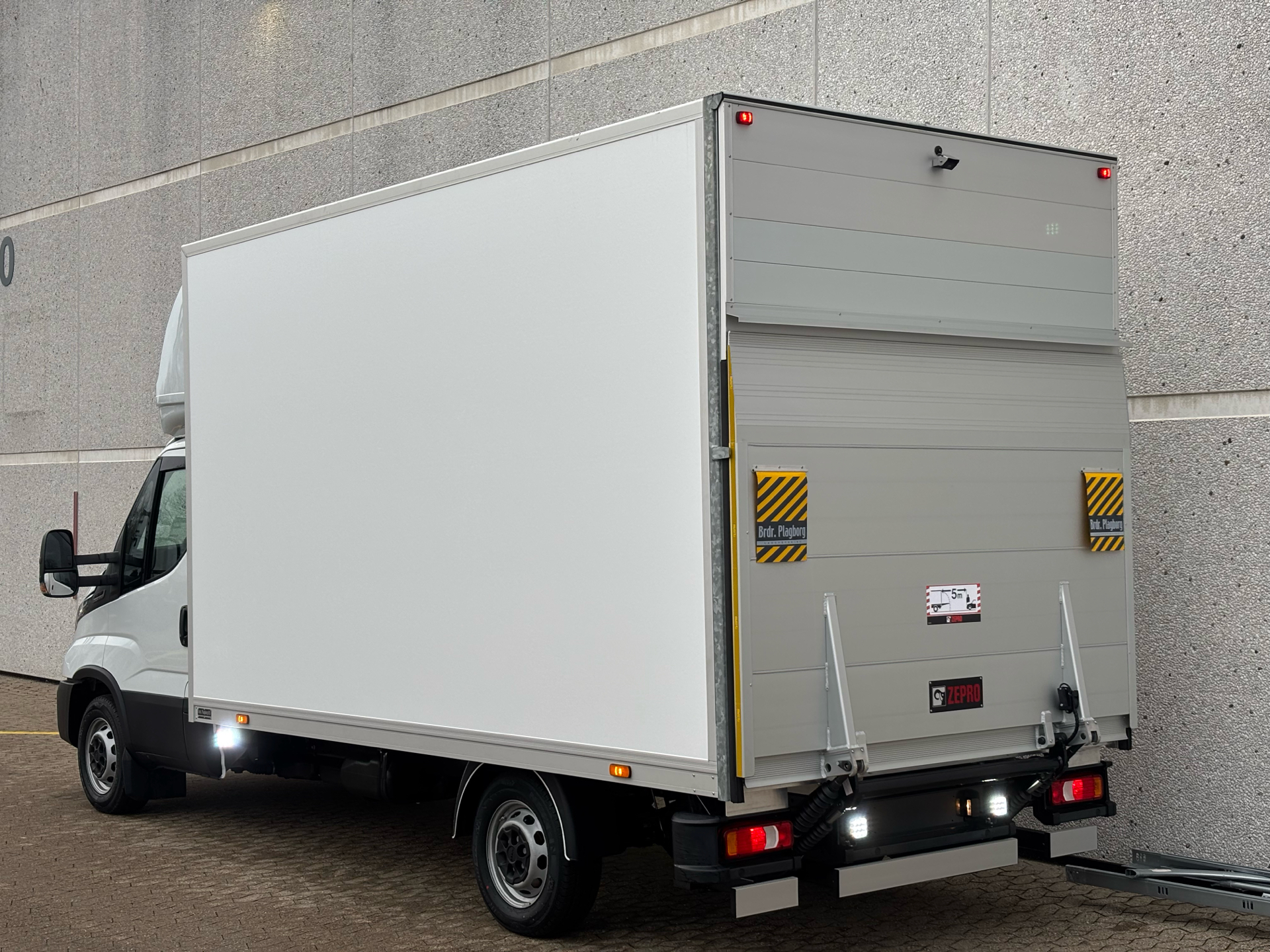 Billede af Iveco Daily 35S18 4100mm 3,0 D 180HK Ladv./Chas. 8g Aut.
