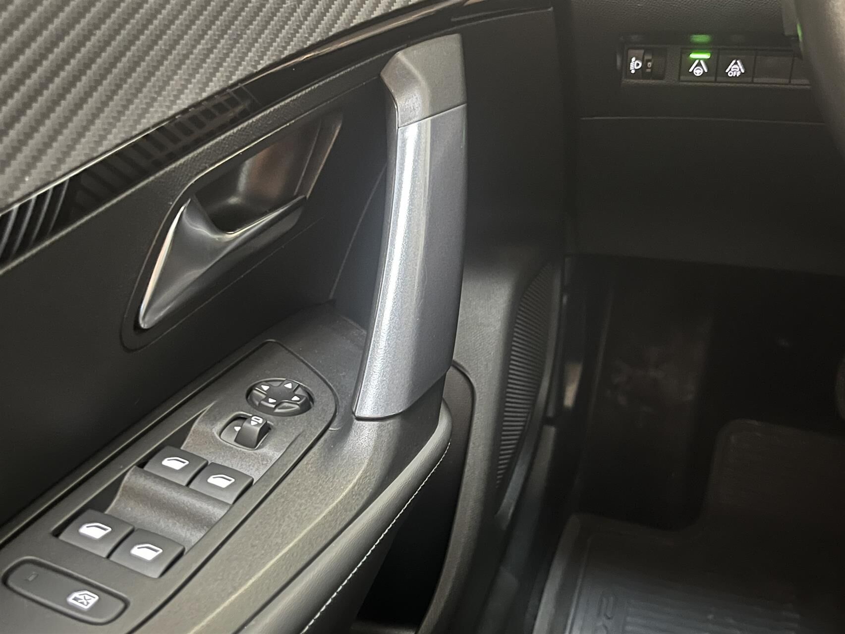 Billede af Peugeot 2008 1,2 PureTech Allure Pack EAT8 130HK 5d 8g Aut.