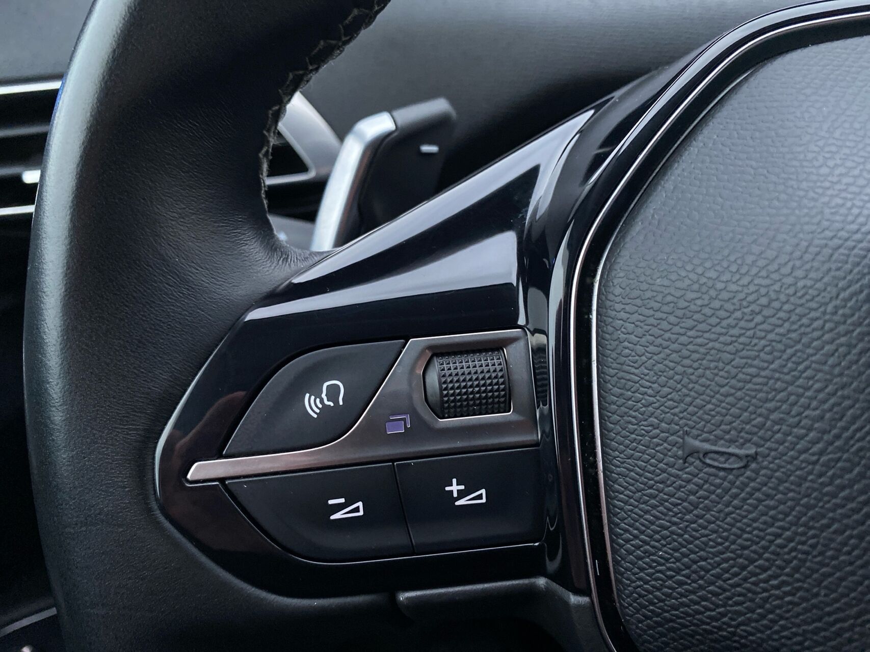 Billede af Peugeot 3008 1,6 PureTech  Plugin-hybrid Allure LTD EAT8 225HK 5d 8g Aut.