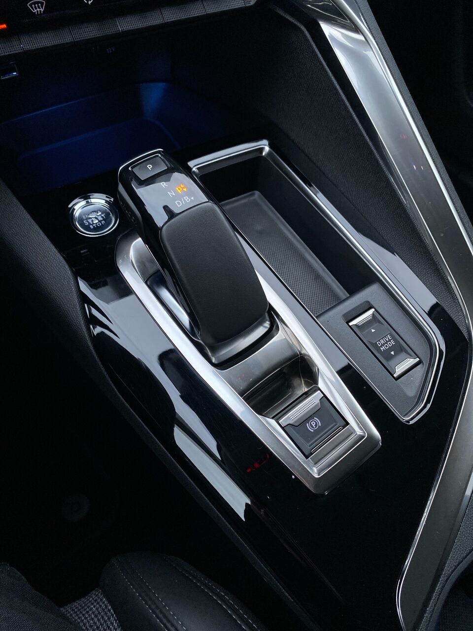 Billede af Peugeot 3008 1,6 PureTech  Plugin-hybrid Allure LTD EAT8 225HK 5d 8g Aut.