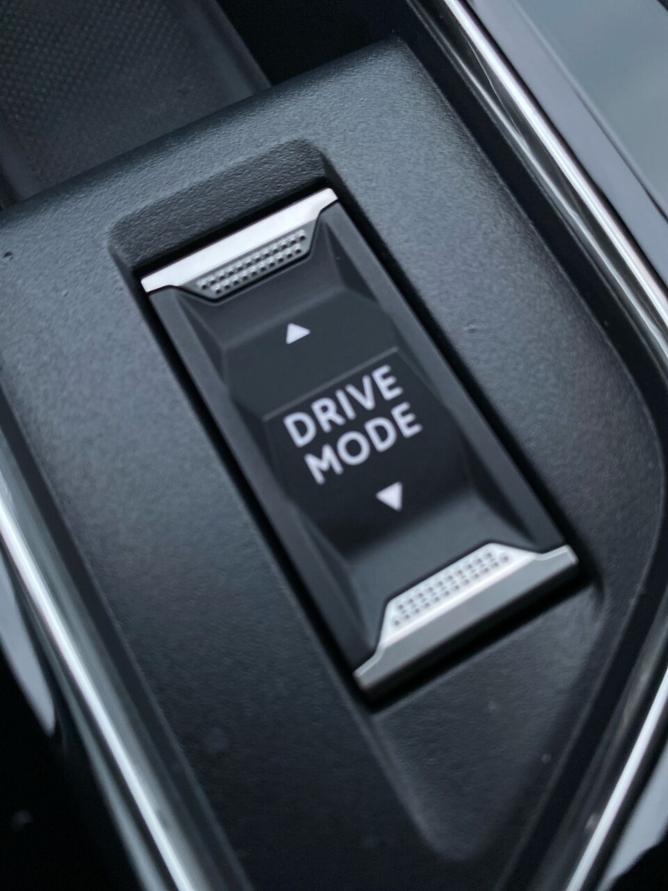 Billede af Peugeot 3008 1,6 PureTech  Plugin-hybrid Allure LTD EAT8 225HK 5d 8g Aut.