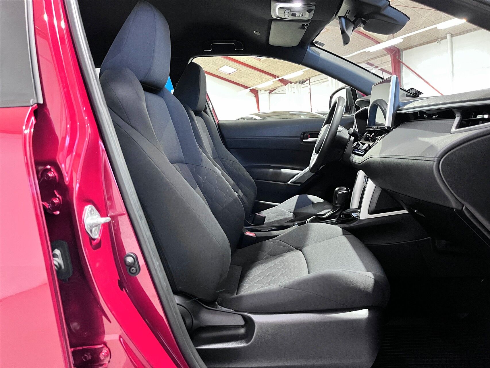 Billede af Toyota Corolla Cross 2,0 Hybrid Active E-CVT 197HK 5d Aut.