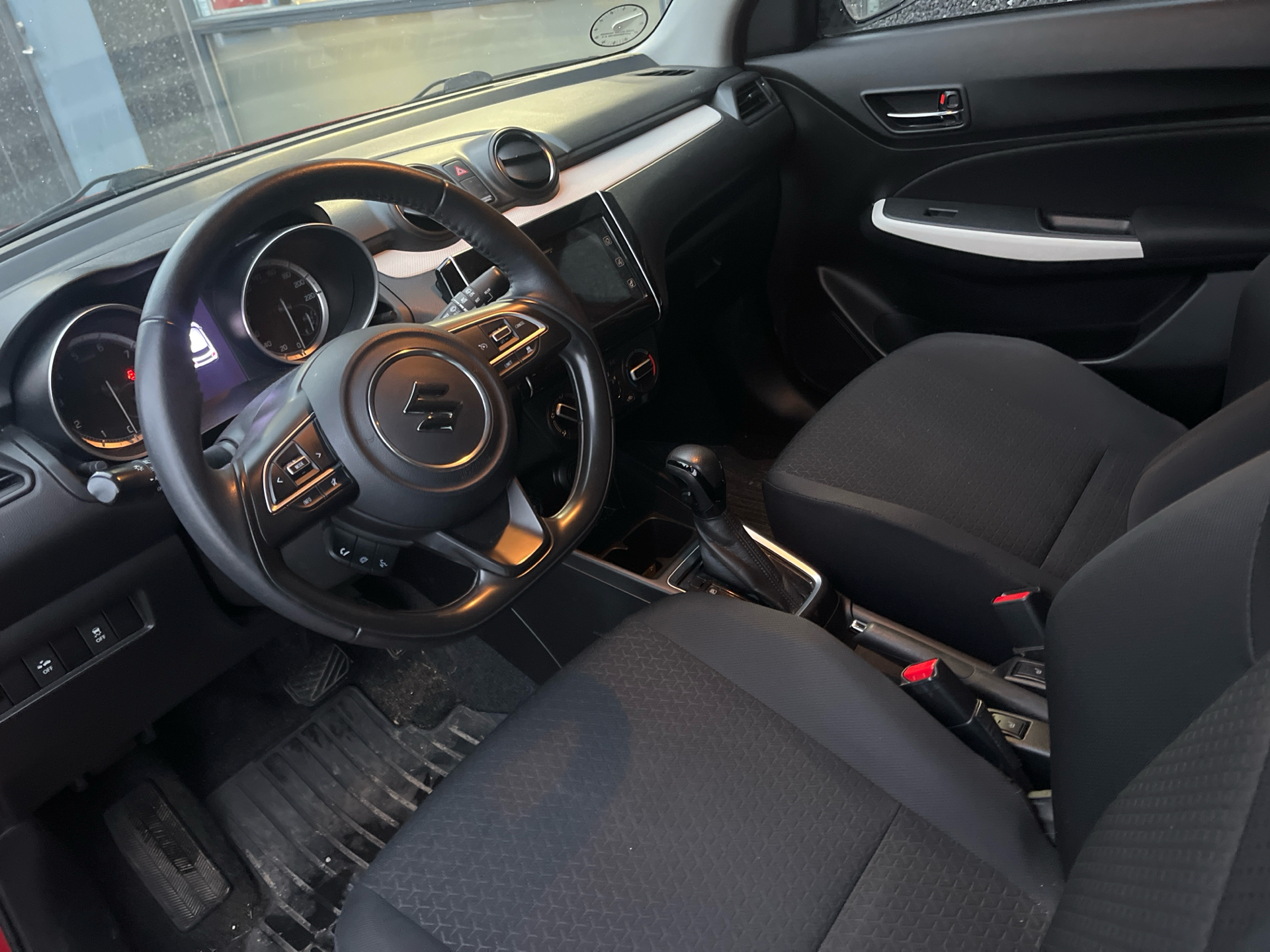 Billede af Suzuki Swift 1,2 Dualjet Action AEB CVT 90HK 5d Aut.