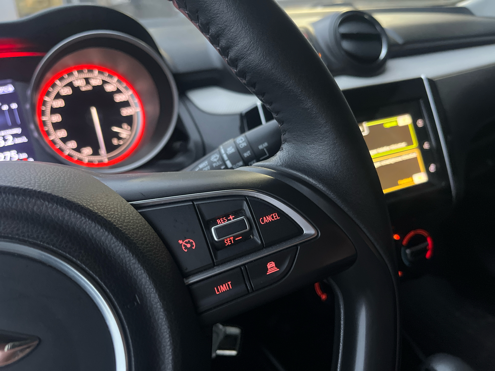 Billede af Suzuki Swift 1,2 Dualjet Action AEB CVT 90HK 5d Aut.