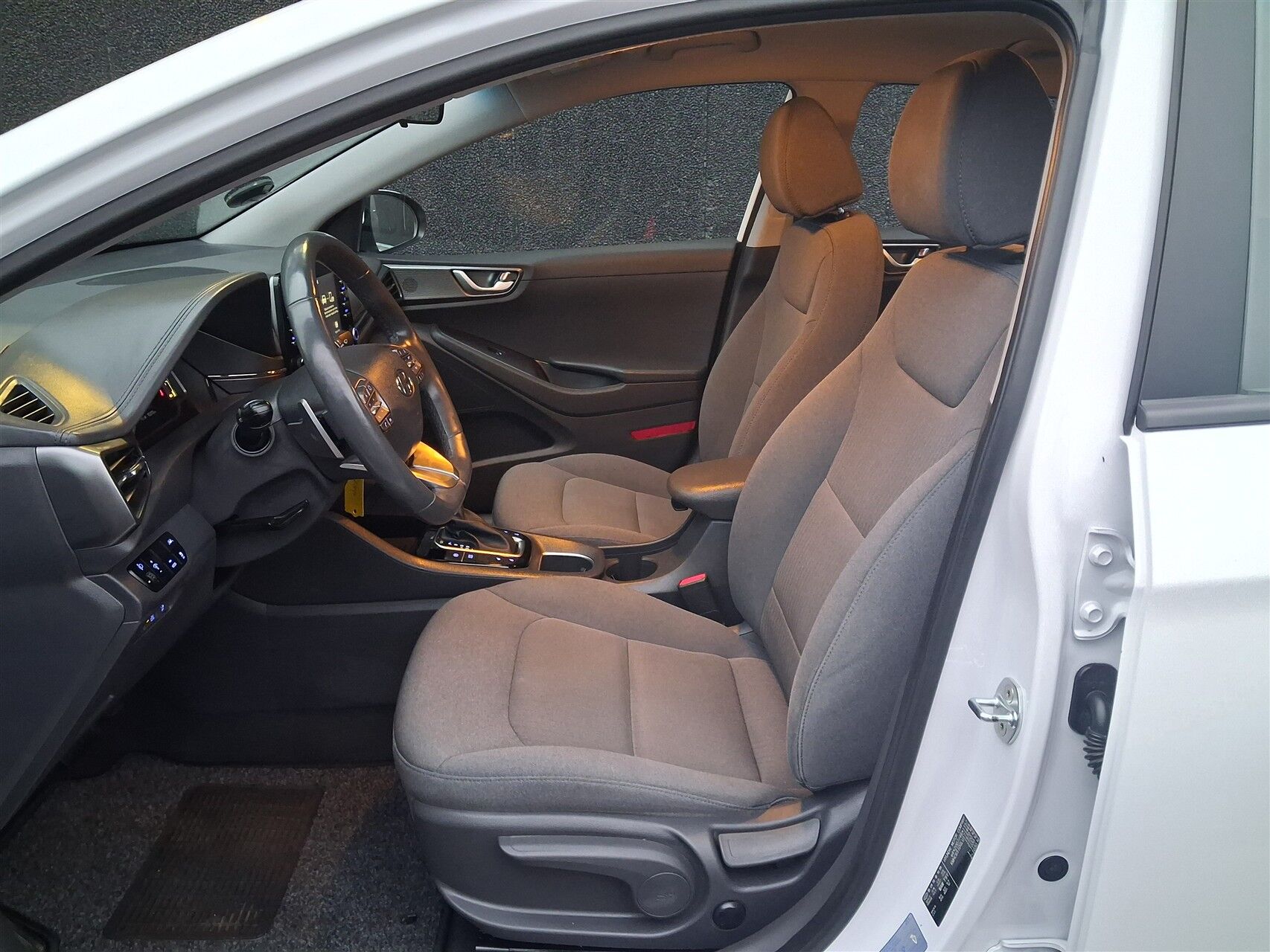 Billede af Hyundai Ioniq 1,6 GDI  Plugin-hybrid Trend plug-in 141HK 5d 6g Aut.