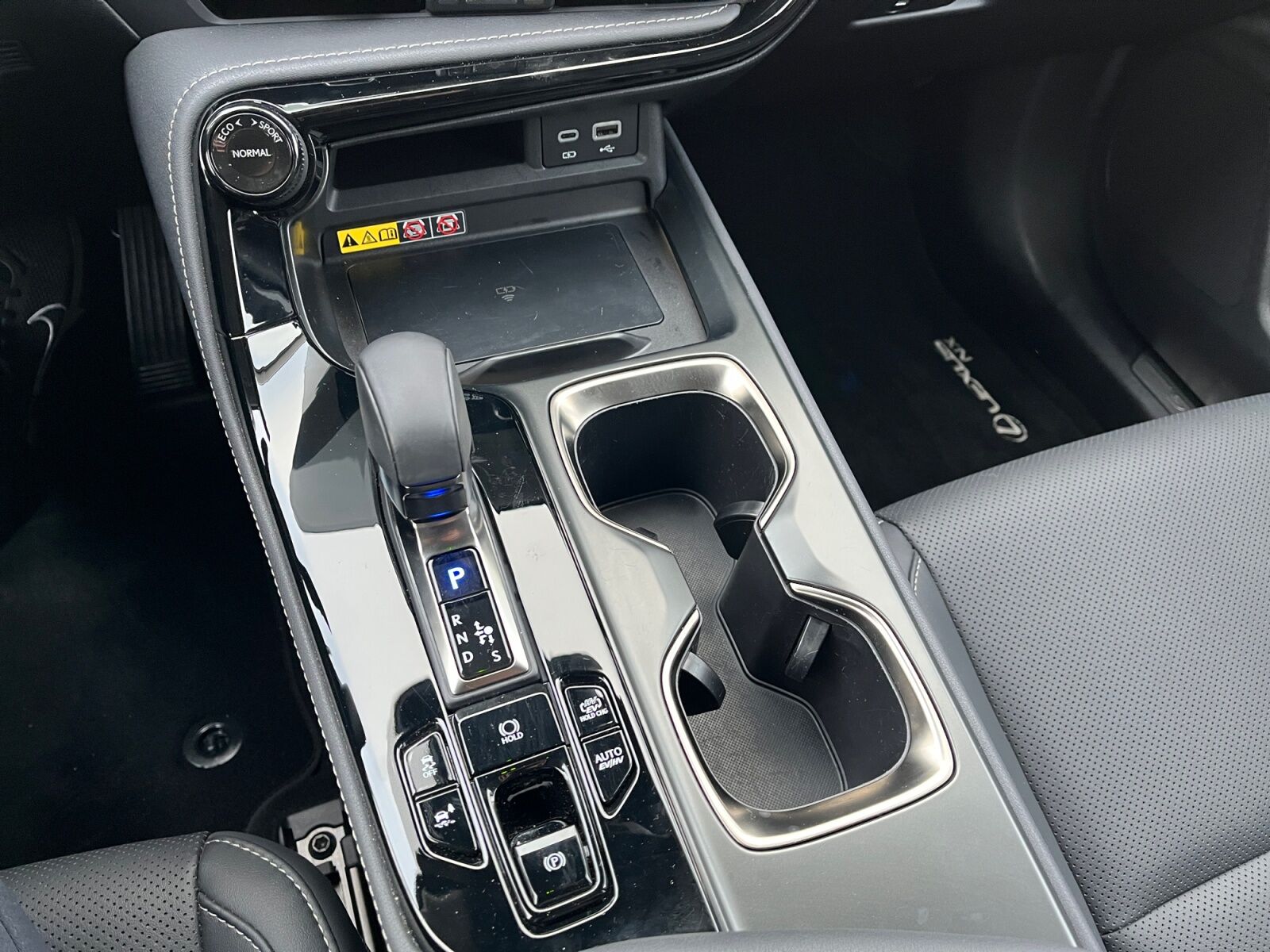 Billede af Lexus NX 450h+ 2,5 Plugin-hybrid Business Plus 4WD 309HK 5d Trinl. Gear