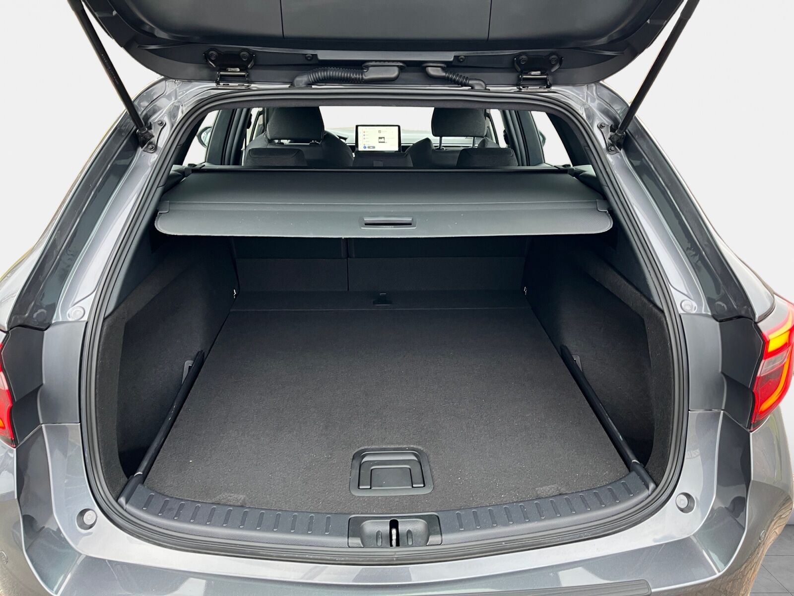 Billede af Toyota Corolla Touring Sports 1,8 Hybrid Active Comfort Plus E-CVT 140HK Stc Trinl. Gear