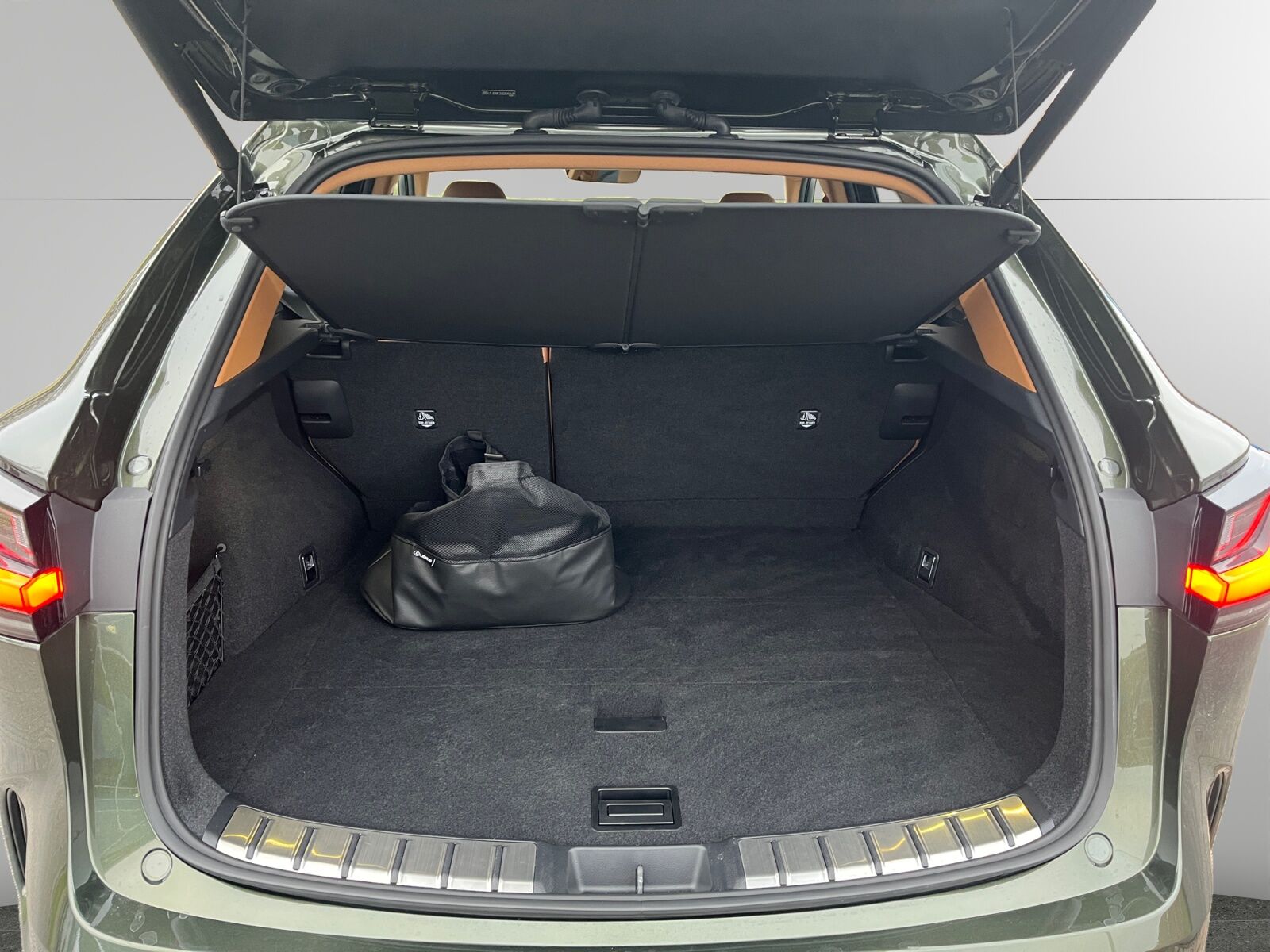 Billede af Lexus NX 450h+ 2,5 Plugin-hybrid Business Plus 4WD 309HK 5d Trinl. Gear