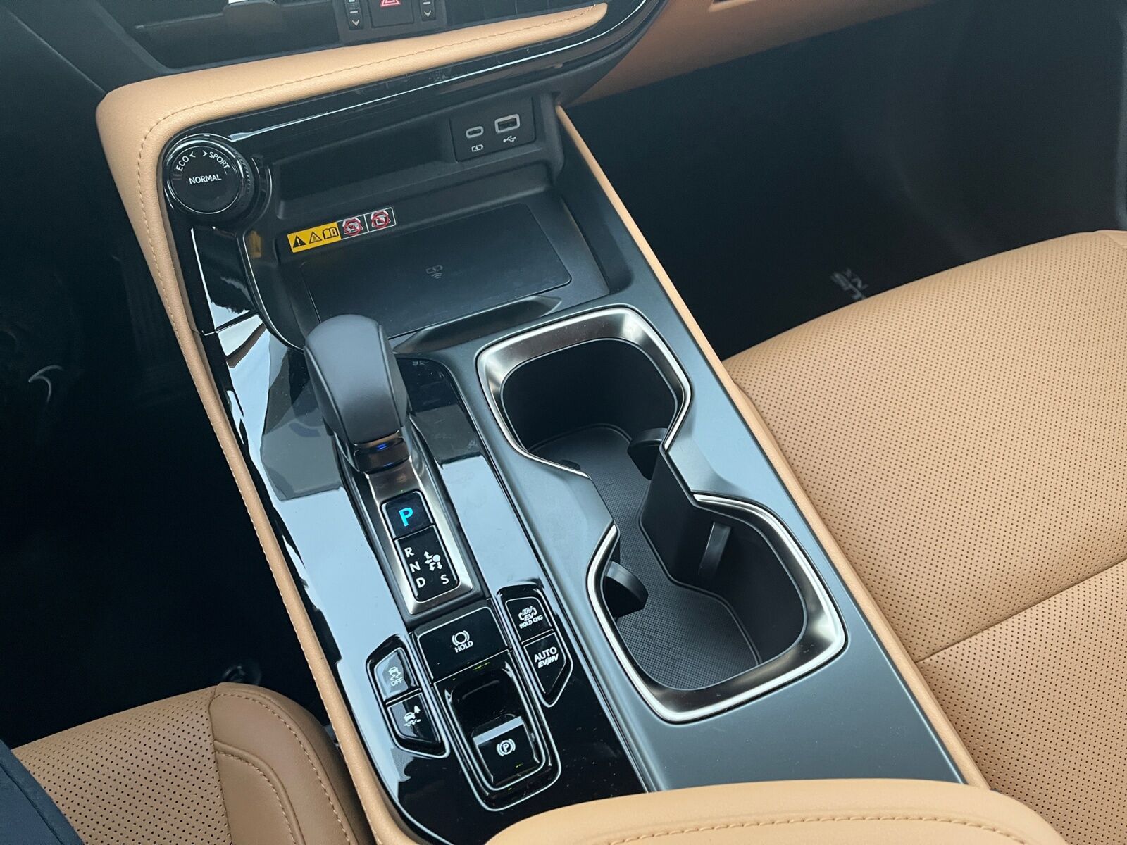 Billede af Lexus NX 450h+ 2,5 Plugin-hybrid Business Plus 4WD 309HK 5d Trinl. Gear