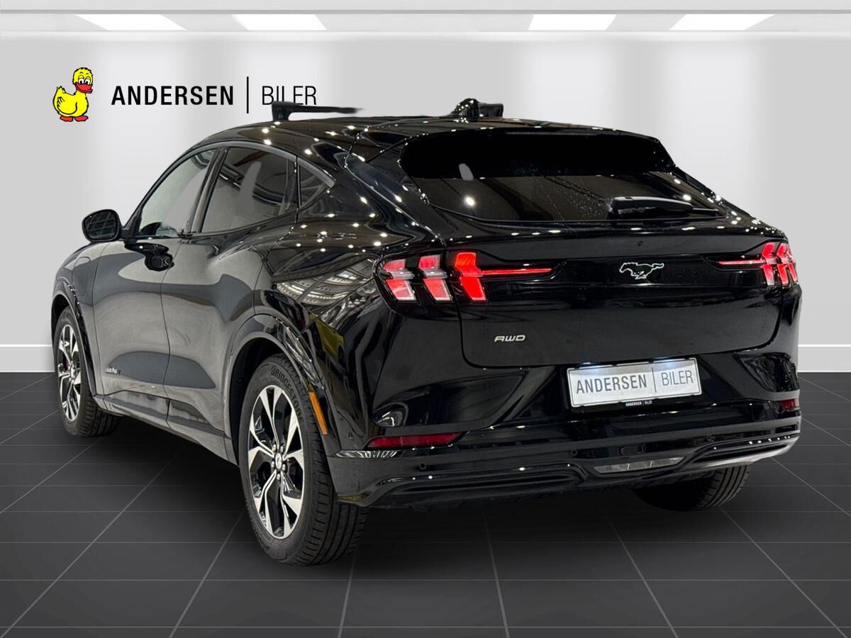 Billede af Ford Mustang Mach-E EL UR Premium AWD 351HK 5d Aut.