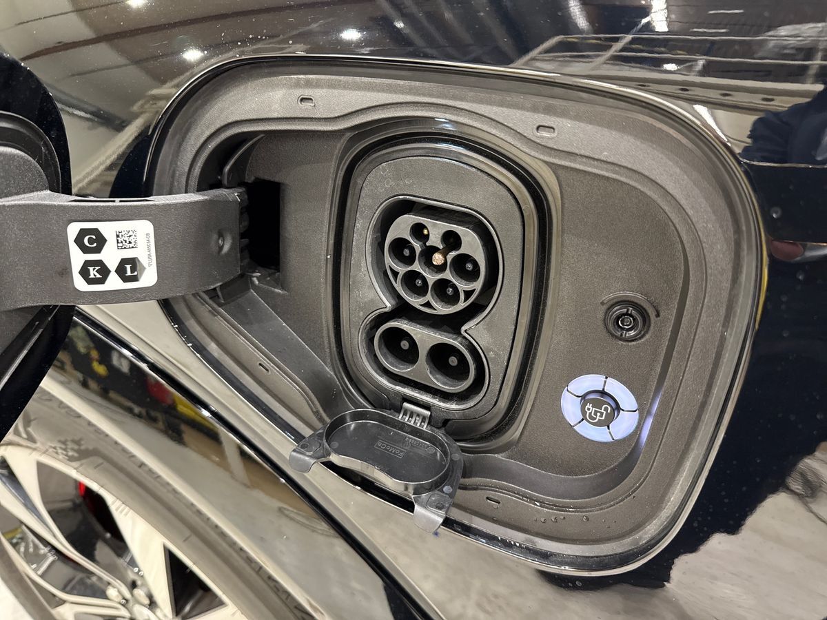 Billede af Ford Mustang Mach-E EL UR Premium AWD 351HK 5d Aut.