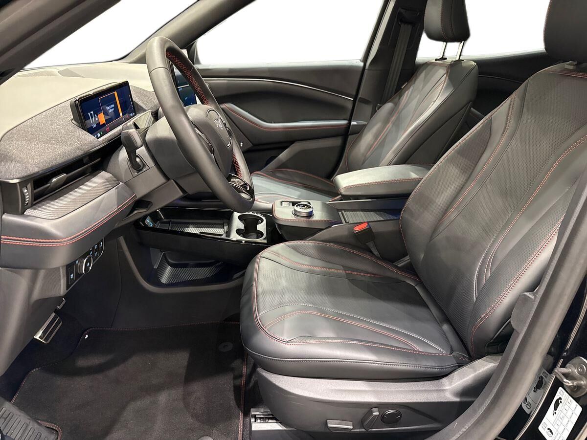 Billede af Ford Mustang Mach-E EL UR Premium AWD 351HK 5d Aut.