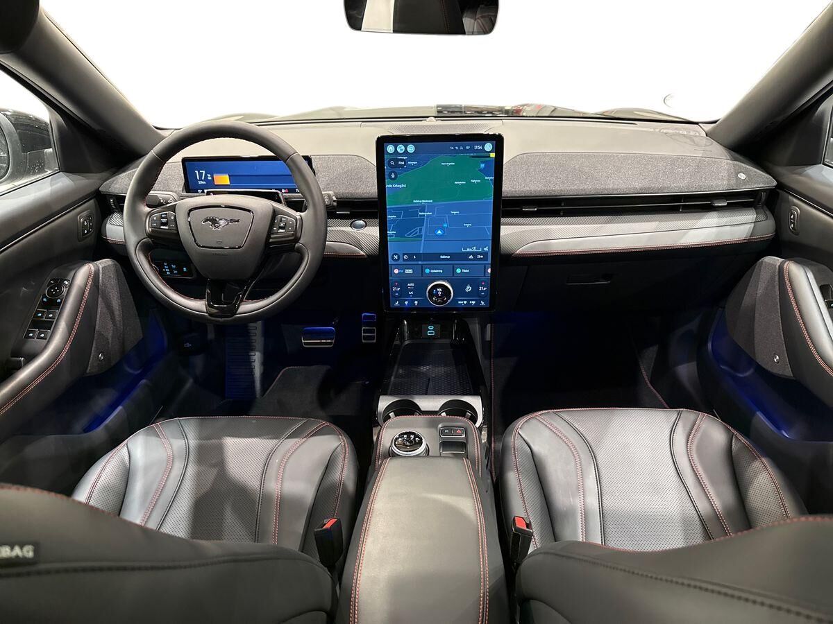 Billede af Ford Mustang Mach-E EL UR Premium AWD 351HK 5d Aut.