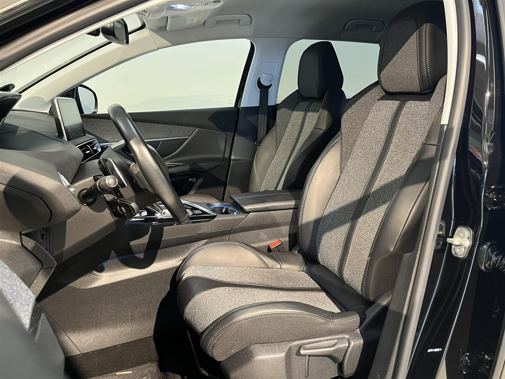 Billede af Peugeot 3008 1,2 e-THP Allure EAT6 130HK 5d 6g Aut.