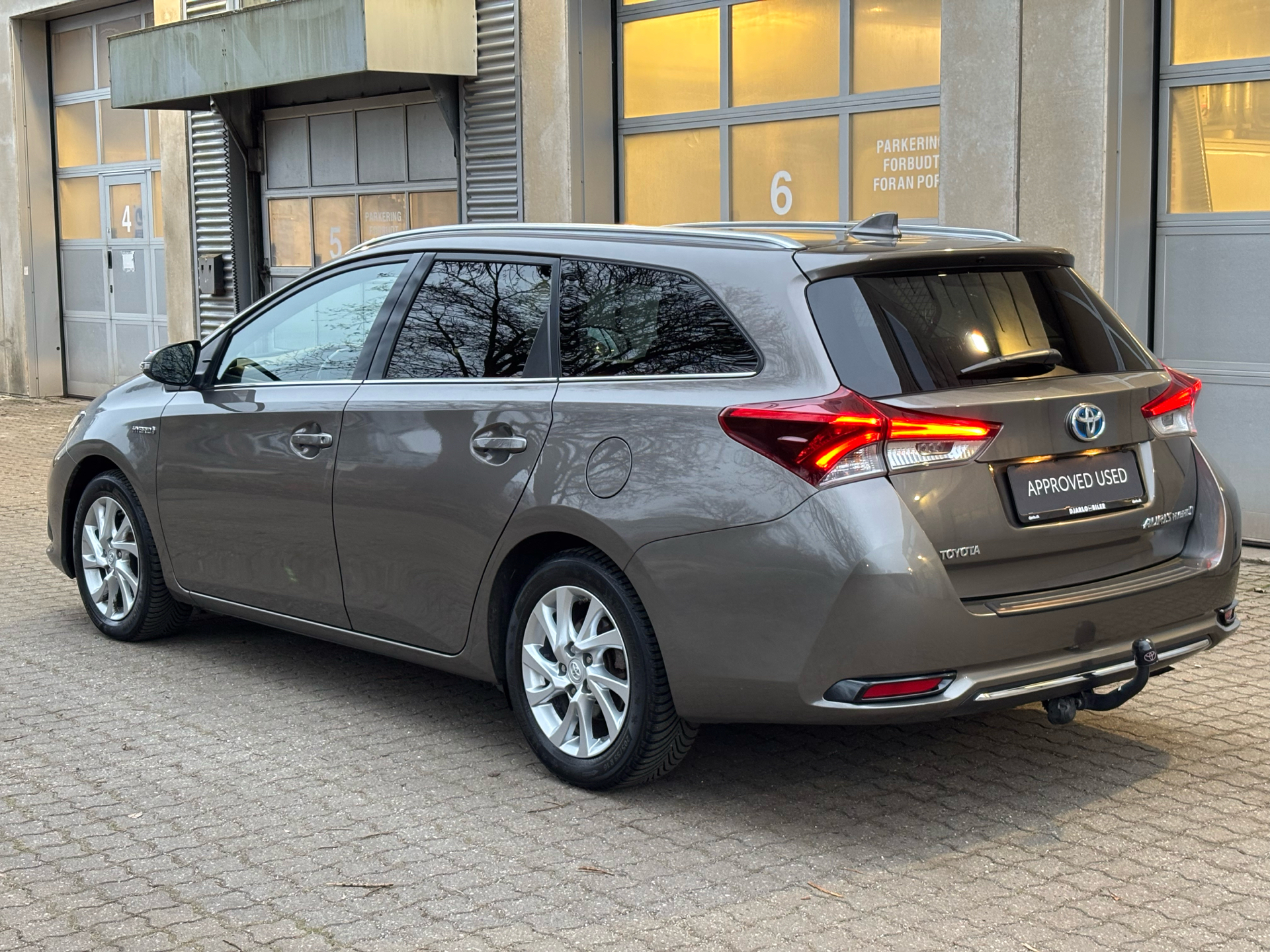 Billede af Toyota Auris Touring Sports 1,8 Hybrid H2 Comfort 136HK Stc Aut.