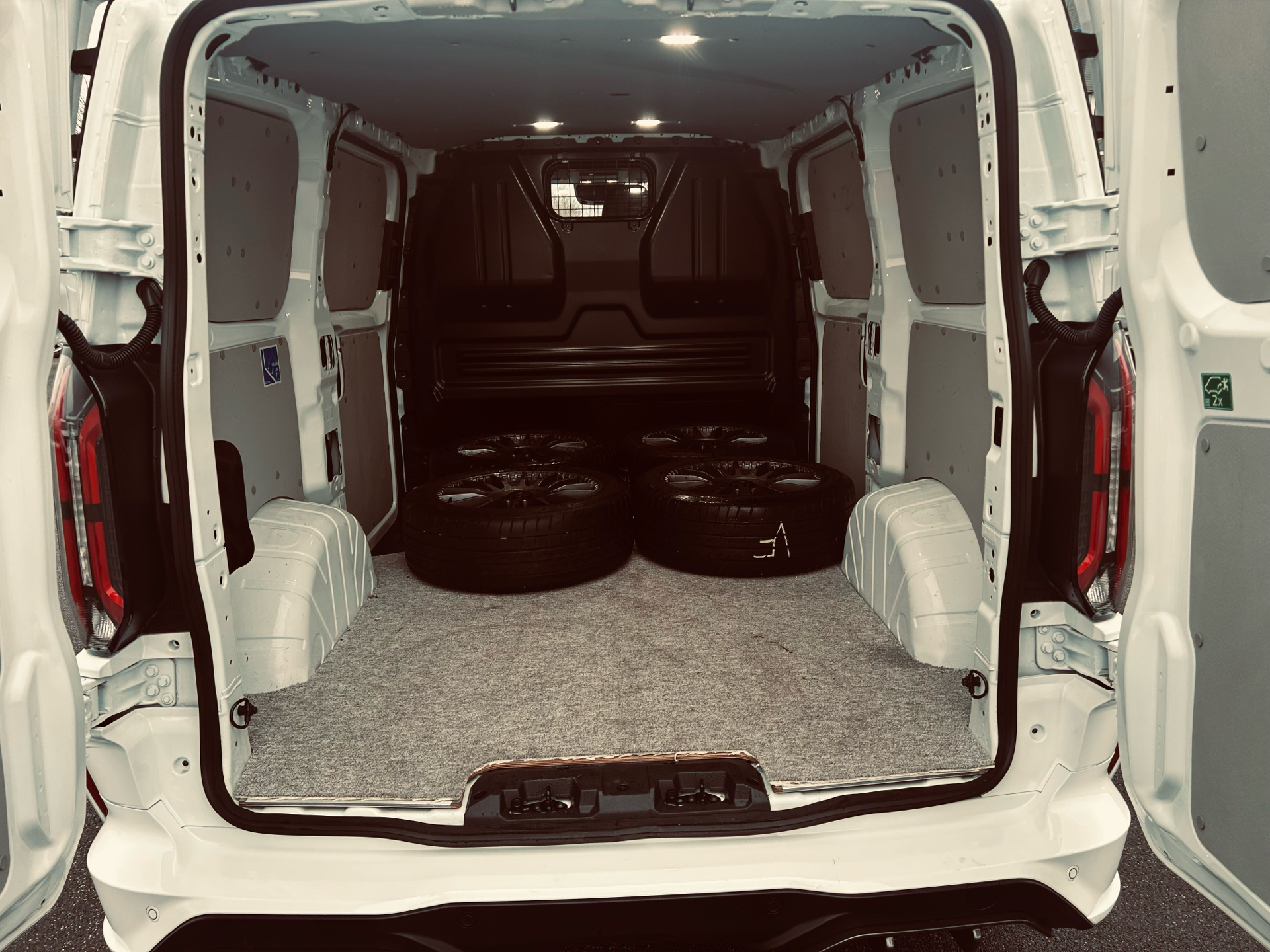 Billede af Ford Transit Custom 300 L1H1 2,0 EcoBlue MS-RT 170HK Van 8g Aut.