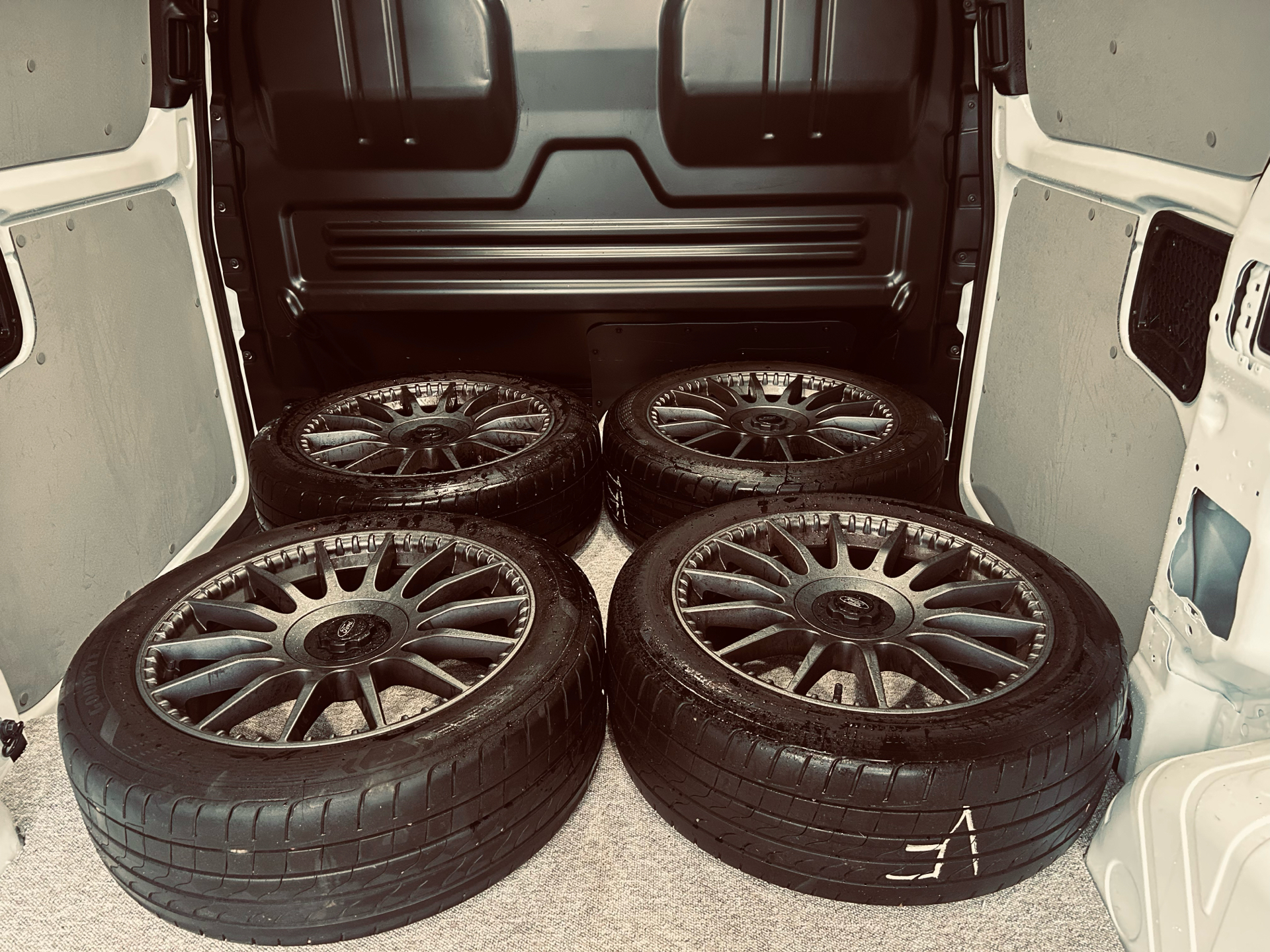 Billede af Ford Transit Custom 300 L1H1 2,0 EcoBlue MS-RT 170HK Van 8g Aut.