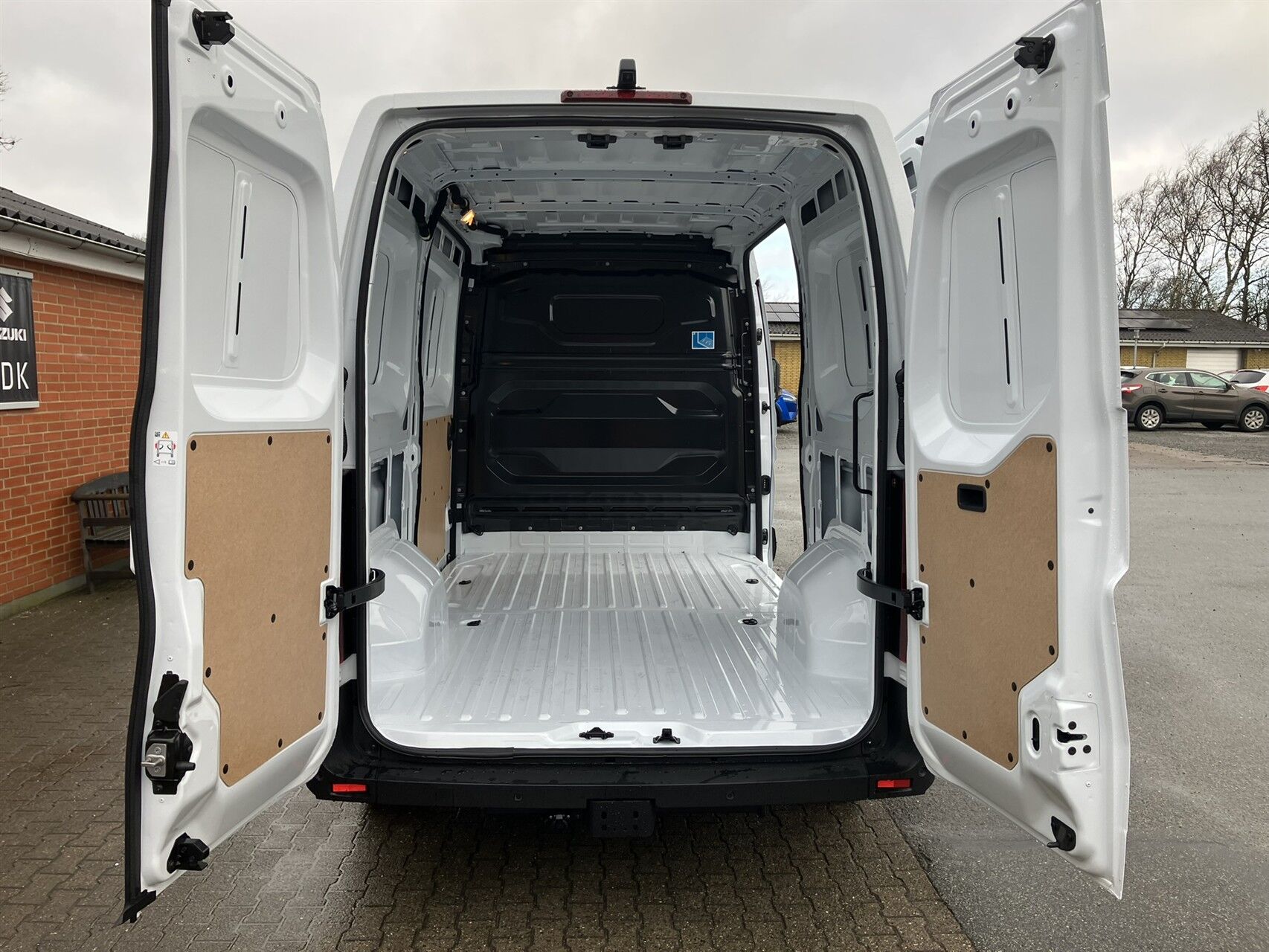 Billede af Nissan Interstar L2H2 2,0 DCi N-Connecta 150HK Van 9g Aut.