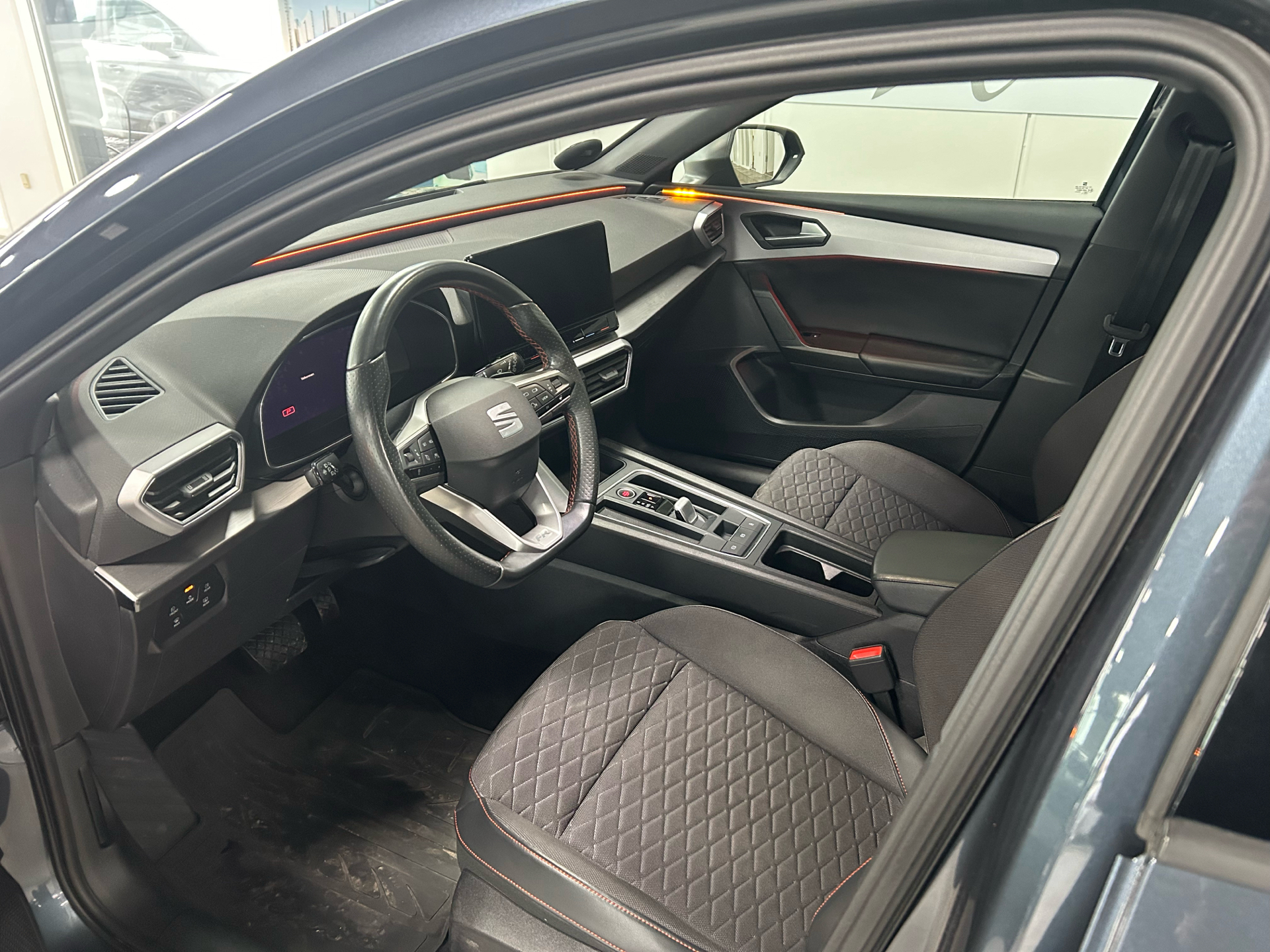 Billede af Seat Leon Sportstourer 1,4 e-Hybrid FR DSG 204HK Stc 6g Aut.