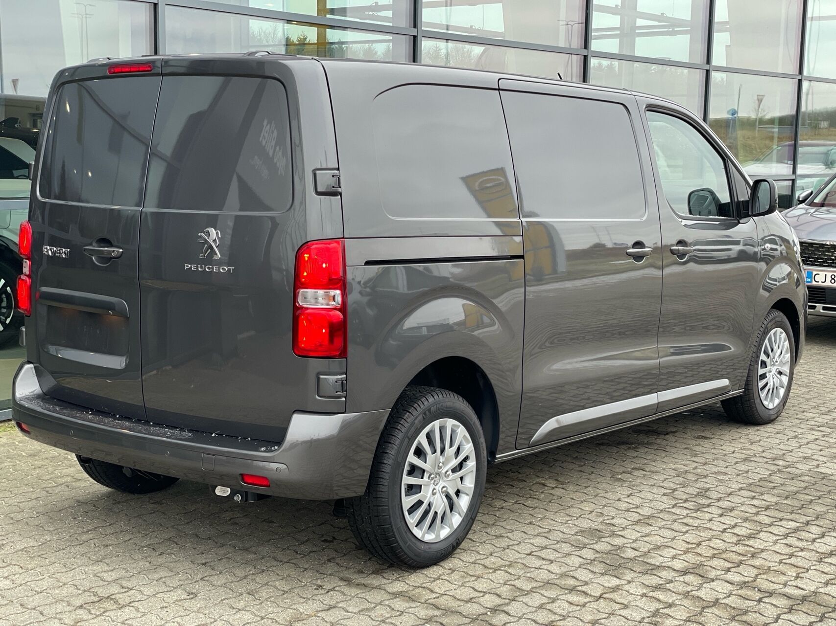 Billede af Peugeot Expert L2 2,0 BlueHDi Premium EAT8 177HK Van 8g Aut.