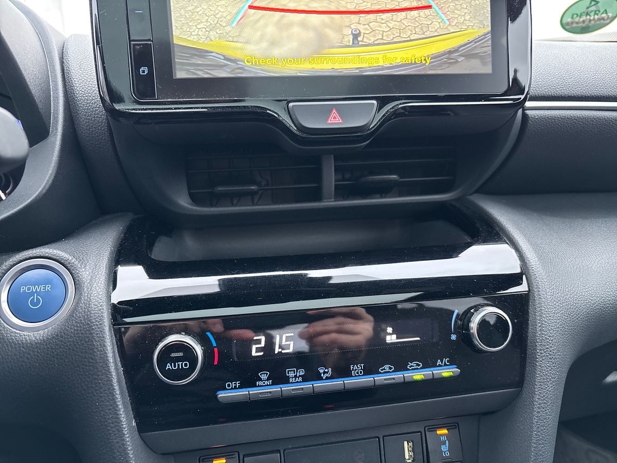 Billede af Toyota Yaris Cross 1,5 Hybrid Style Bi-tone Technology Plus 116HK 5d Trinl. Gear