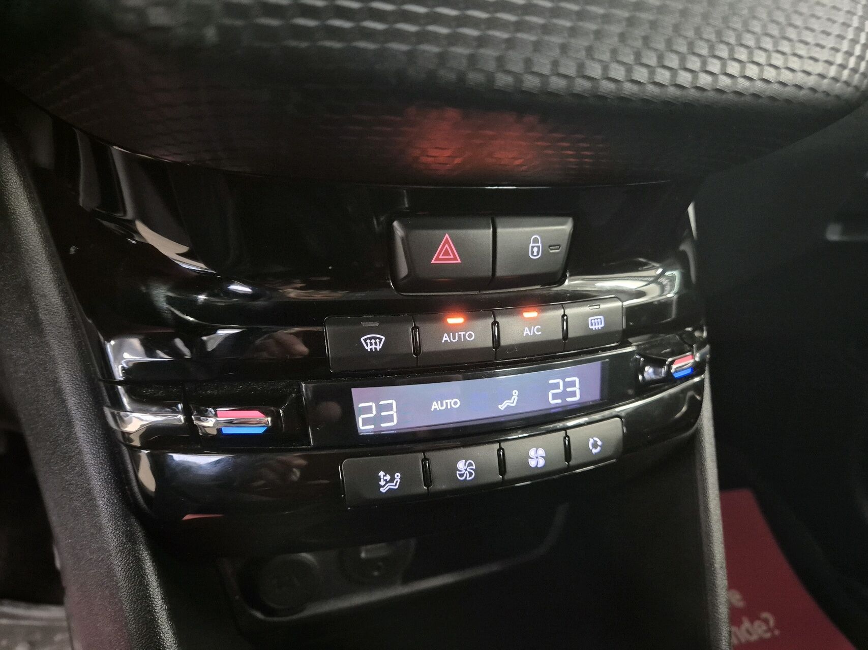 Billede af Peugeot 2008 1,2 VTi Allure 82HK