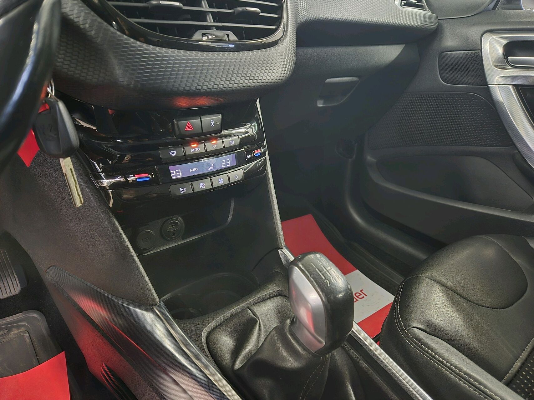 Billede af Peugeot 2008 1,2 VTi Allure 82HK