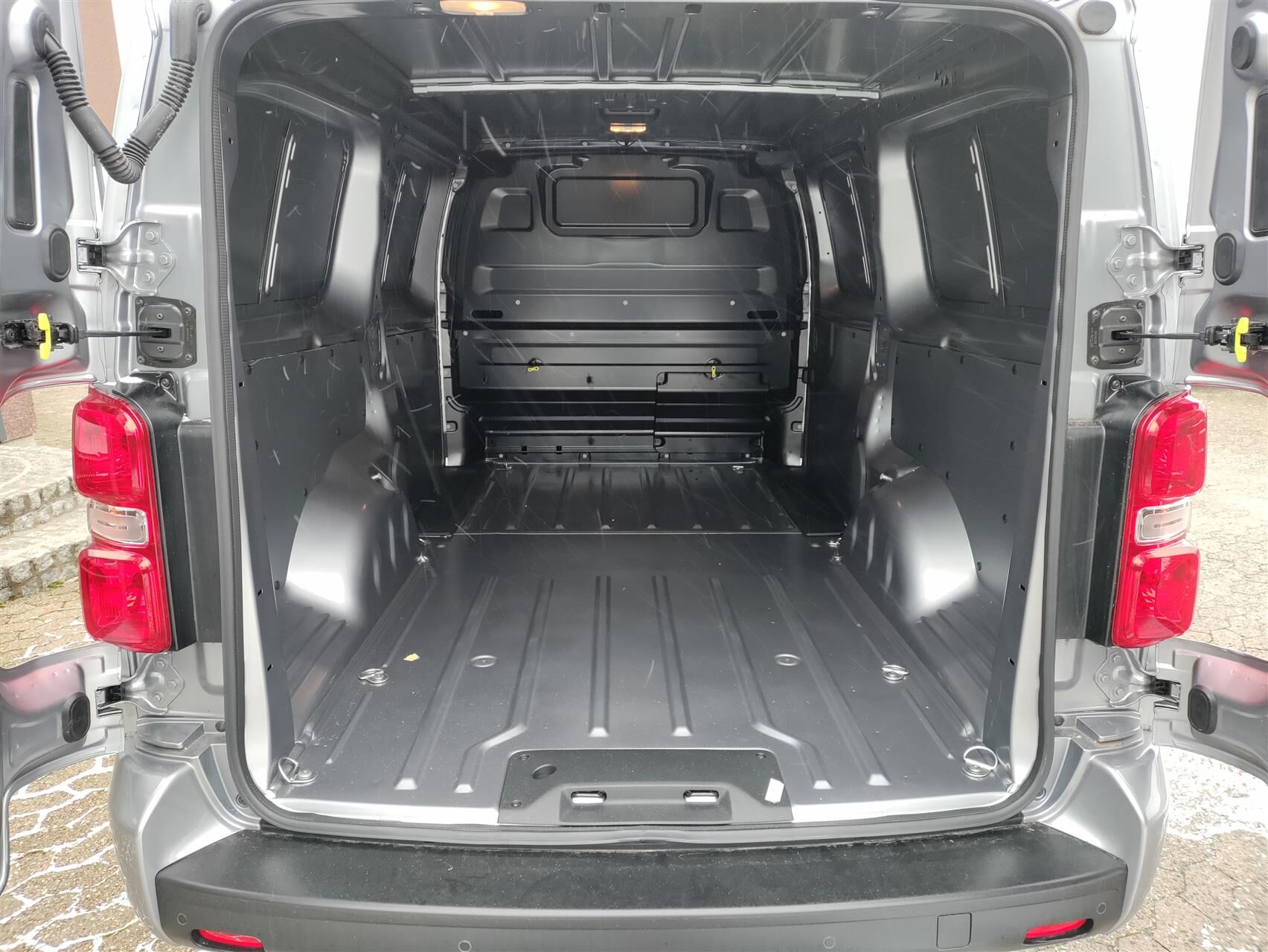 Billede af Peugeot Expert L3 2,0 BlueHDi Premium Pro 144HK Van 6g