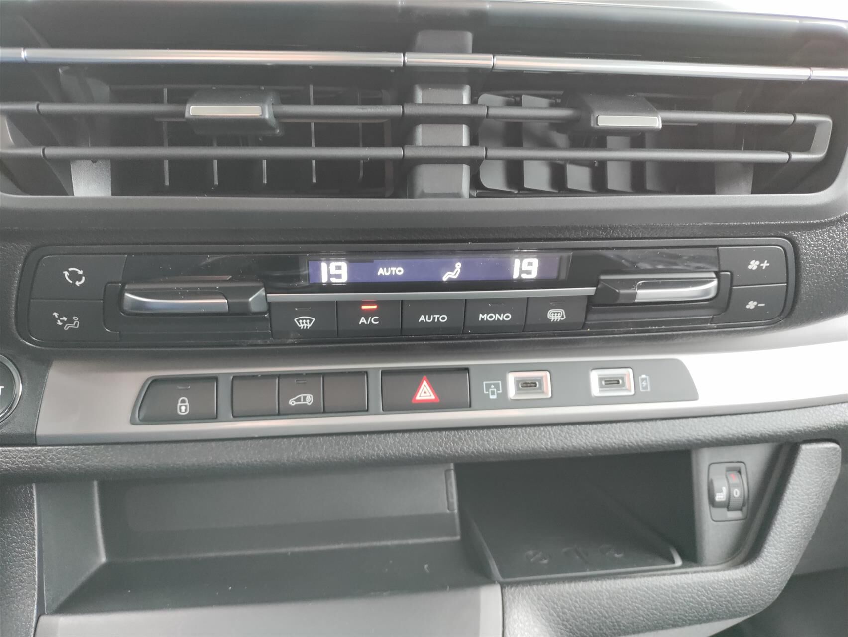 Billede af Peugeot Expert L3 2,0 BlueHDi Premium 144HK Van 6g