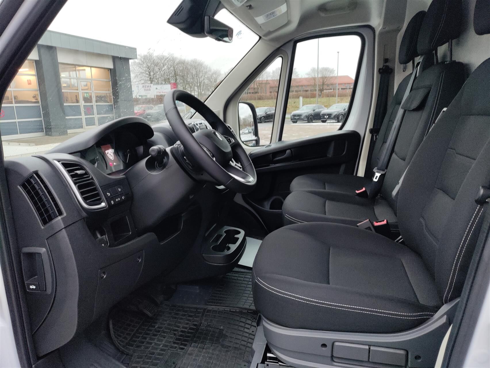 Billede af Peugeot Boxer 435 L2H2 2,2 BlueHDi Premium EAT8 180HK Van 8g Aut.