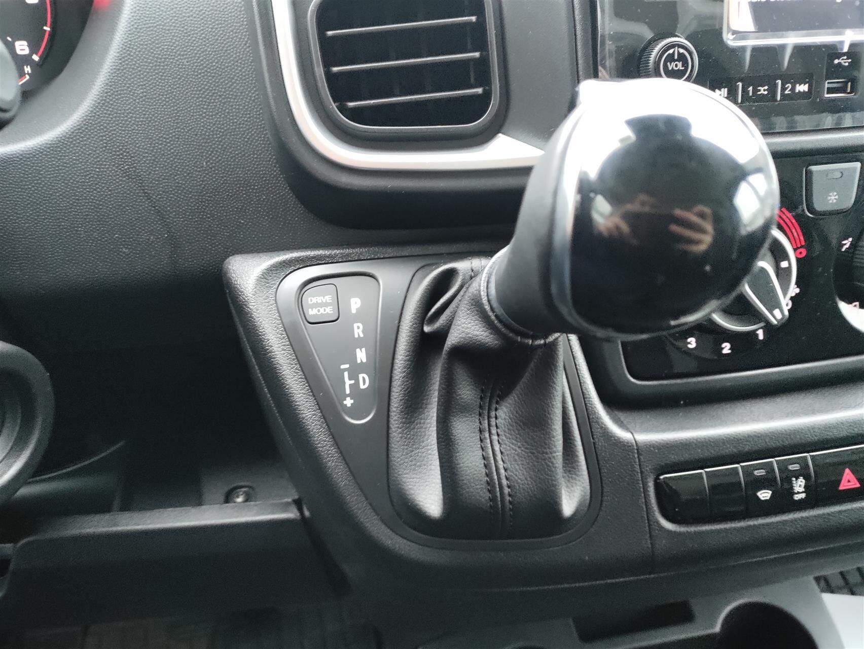 Billede af Peugeot Boxer 435 L2H2 2,2 BlueHDi Premium EAT8 180HK Van 8g Aut.