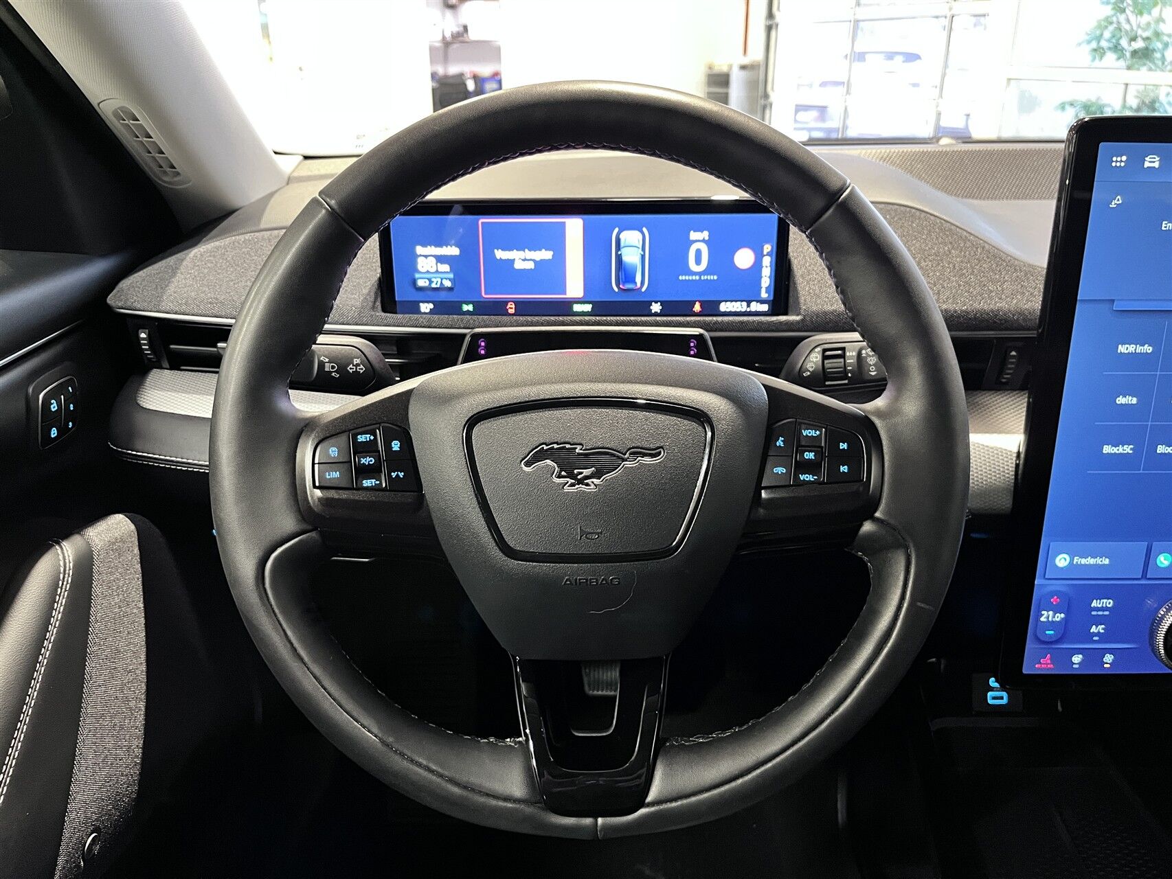 Billede af Ford Mustang Mach-E EL UR Premium 294HK 5d Aut.